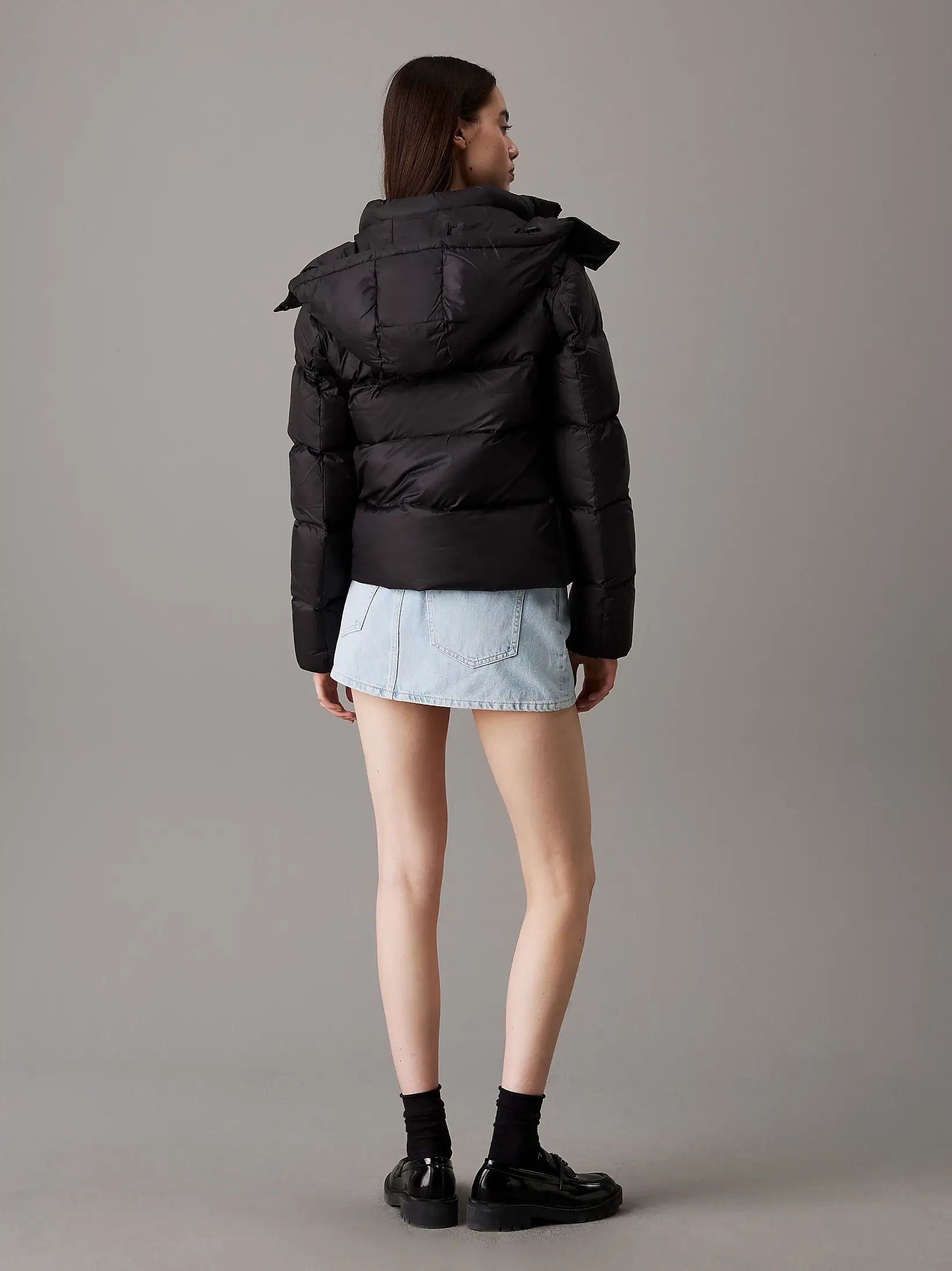 calvin-klein-jeans-naisten-untuvatakki-k-mw-down-short-puffer-musta-2