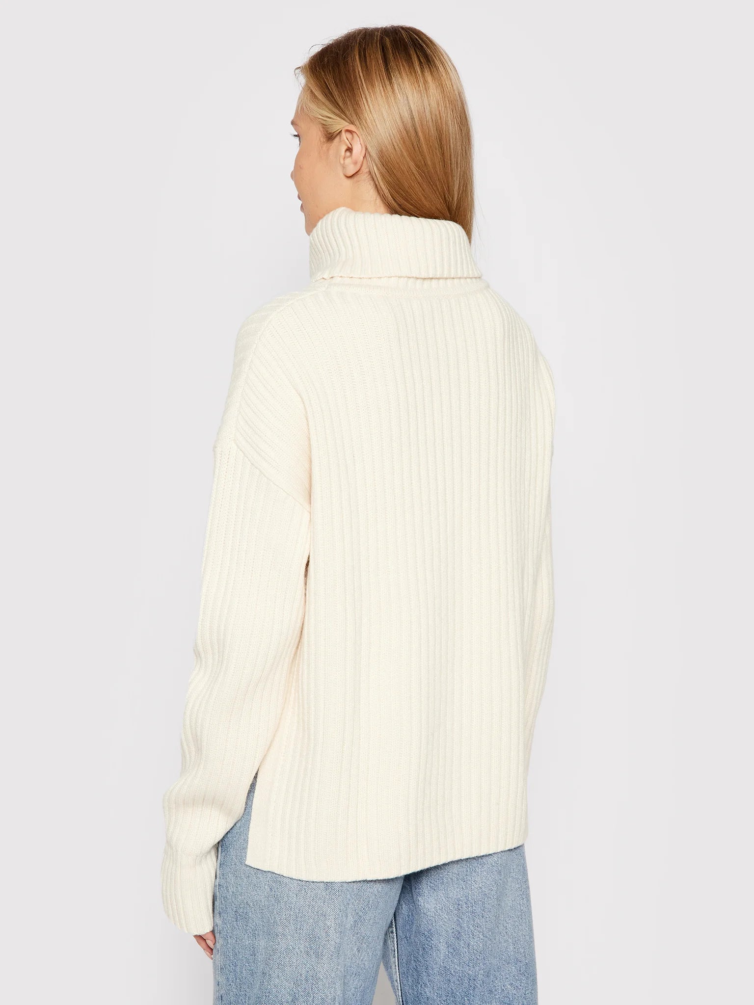 calvin-klein-naisten-neulepusero-chunky-rib-roll-neck-sweater-luonnonvalkoinen-2