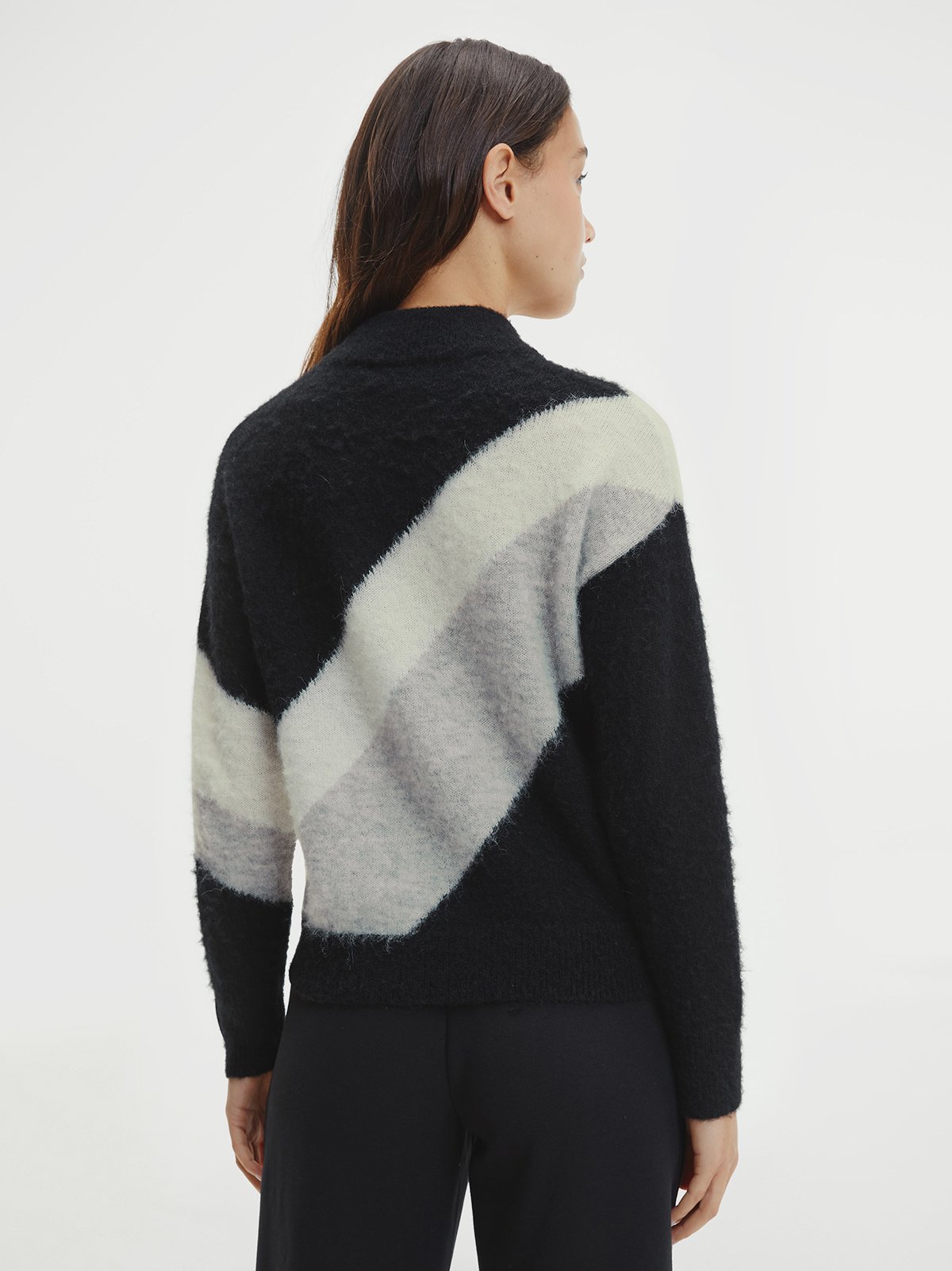 calvin-klein-neulepusero-fluffy-color-block-sweater-musta-kuosi-2