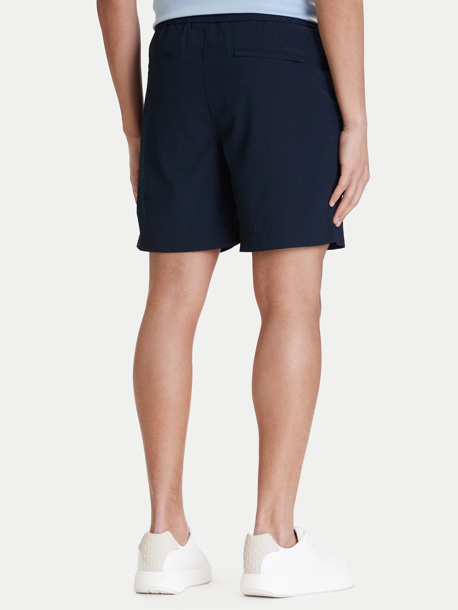 Calvin Klein Menswear miesten shortsit Straight Seersucker Elastic 7", tummansininen