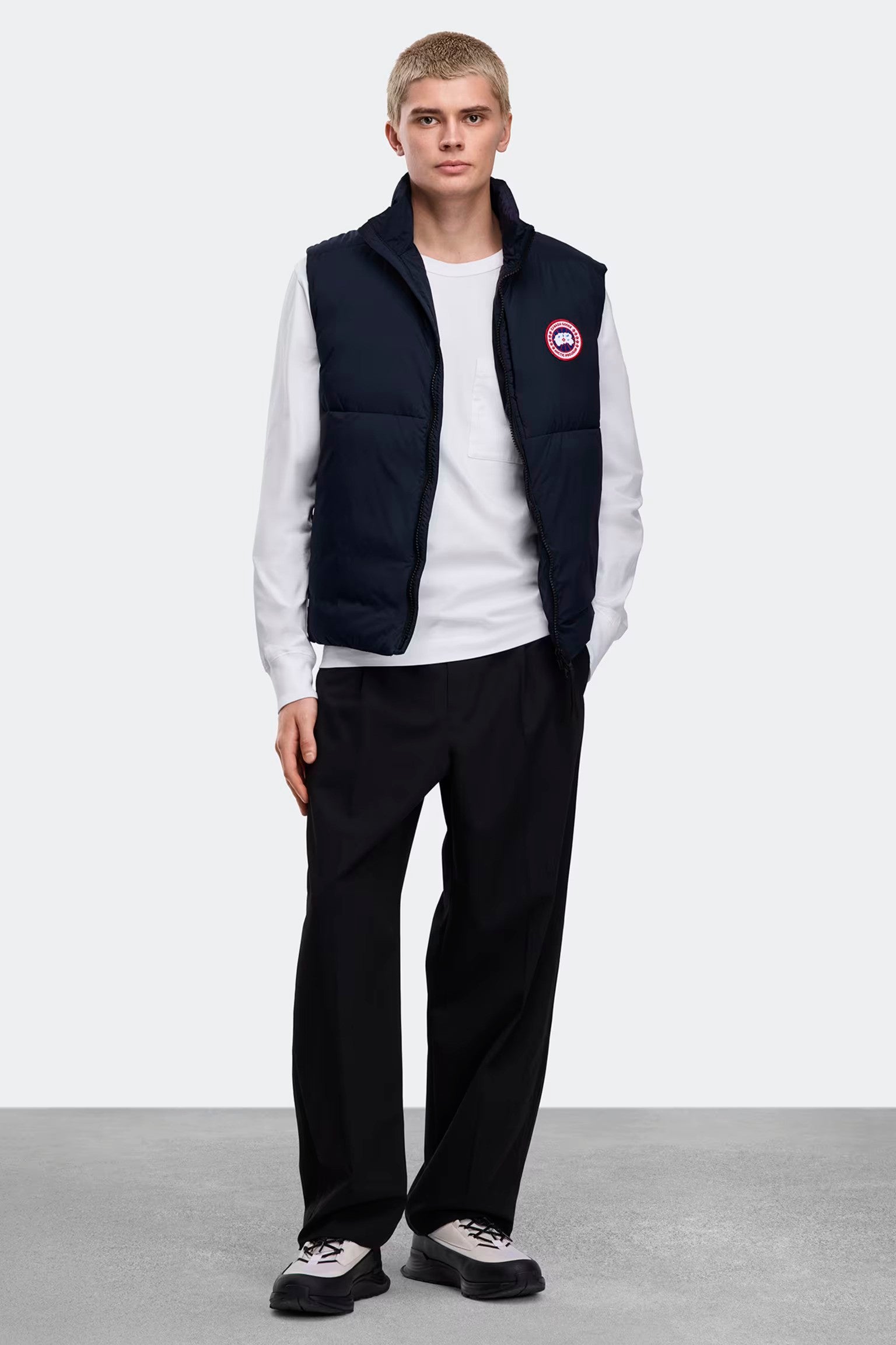 canada-goose-miesten-toppaliivi-lodge-vest-tummansininen-1