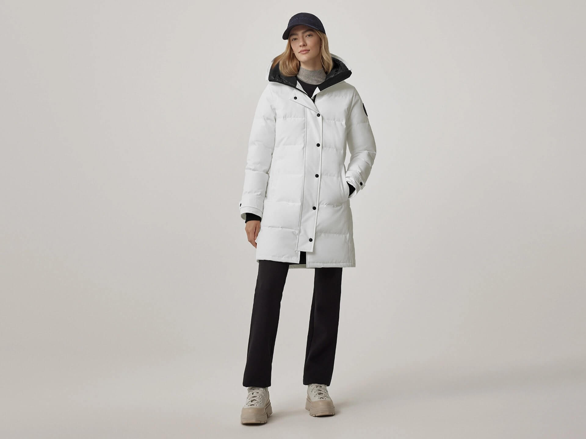 canada-goose-naisten-talvitakki-shelburne-parka-cr-black-label-valkoinen-2