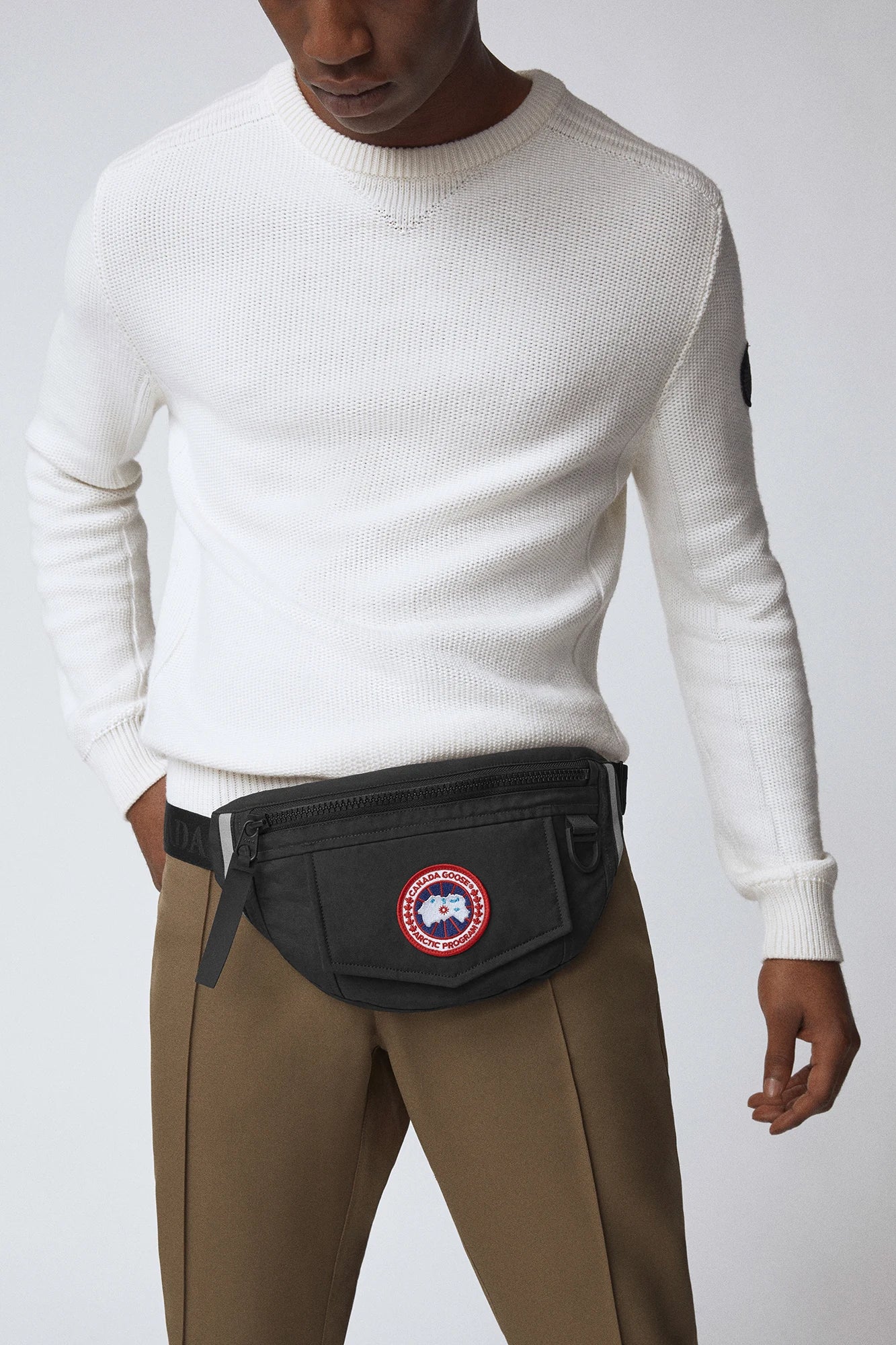 Canada Goose vyölaukku, WAIST BAG CLASSIC DISC MUSTA