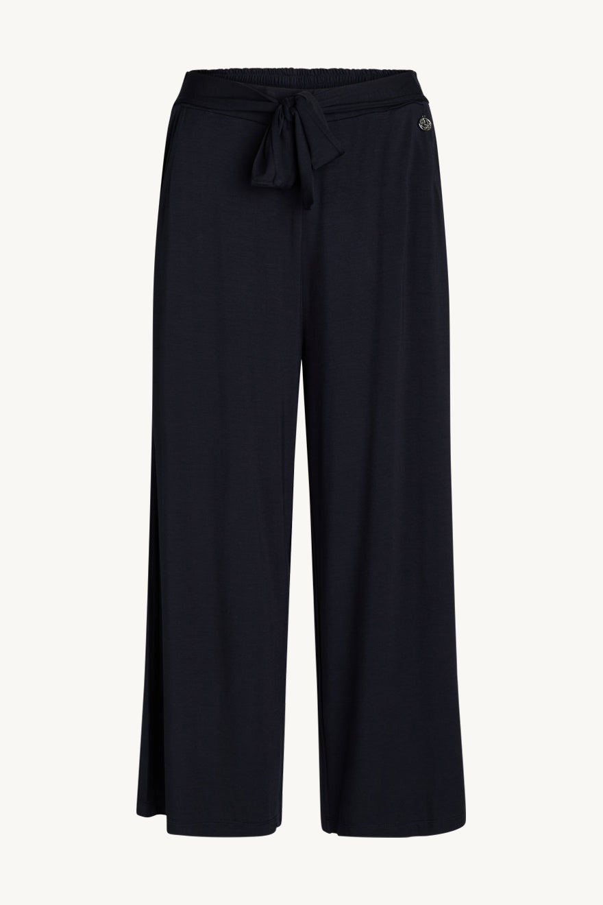 claire-naisten-housut-gabriela-pant-musta-1