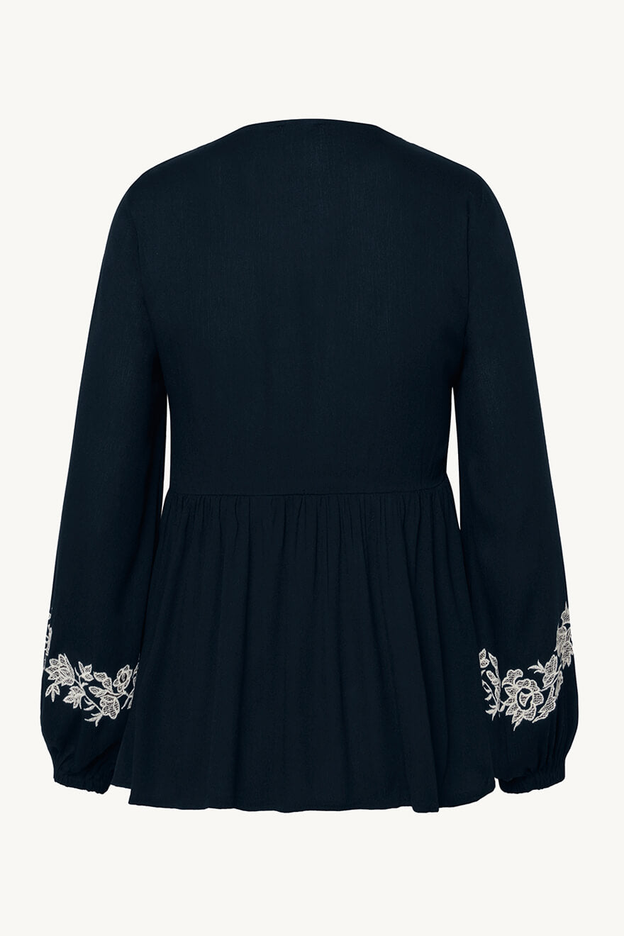claire-naisten-paita-renathe-shirt-tummansininen-2