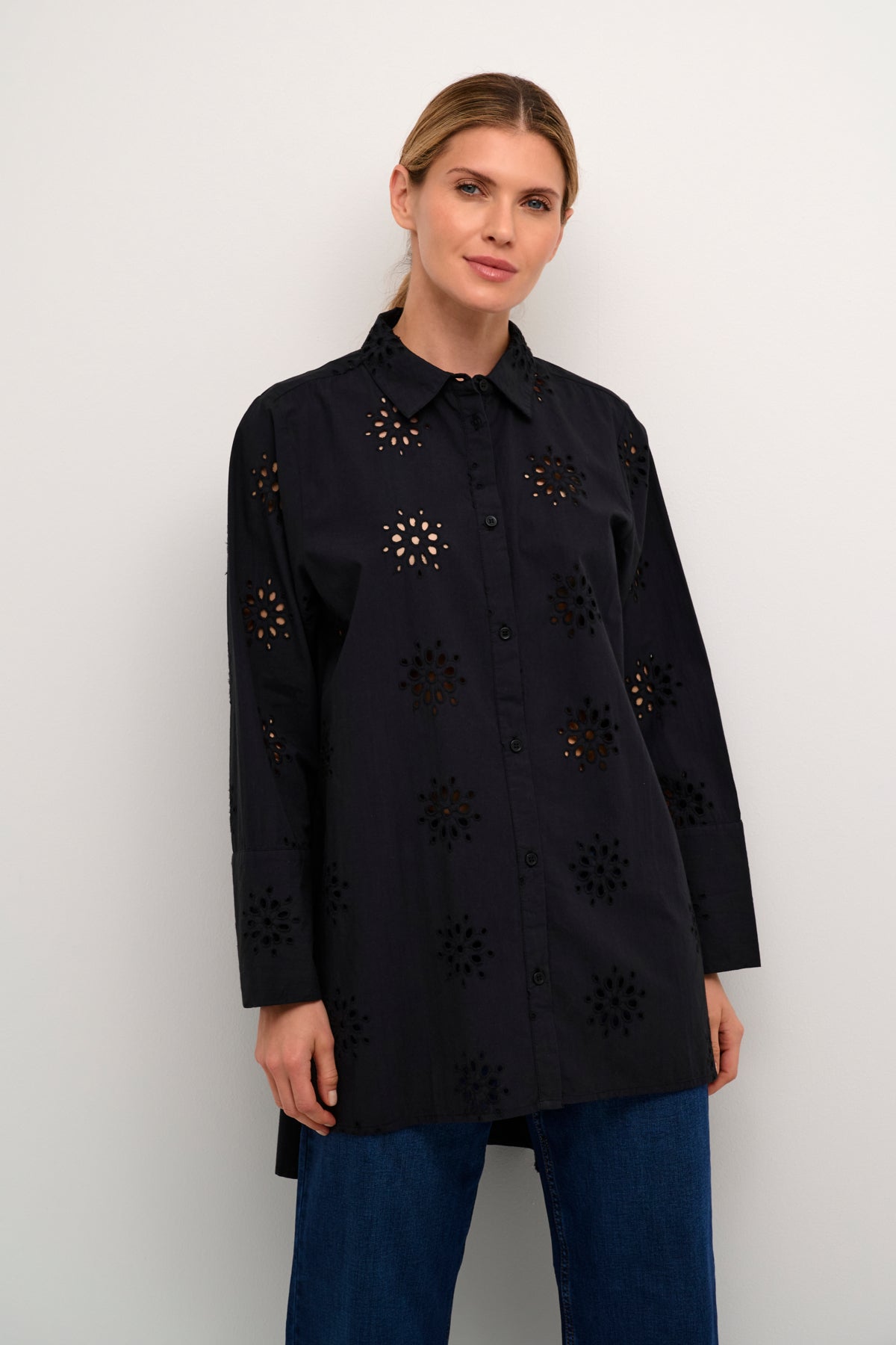 claire-naisten-paitapusero-cucassie-shirt-black-1