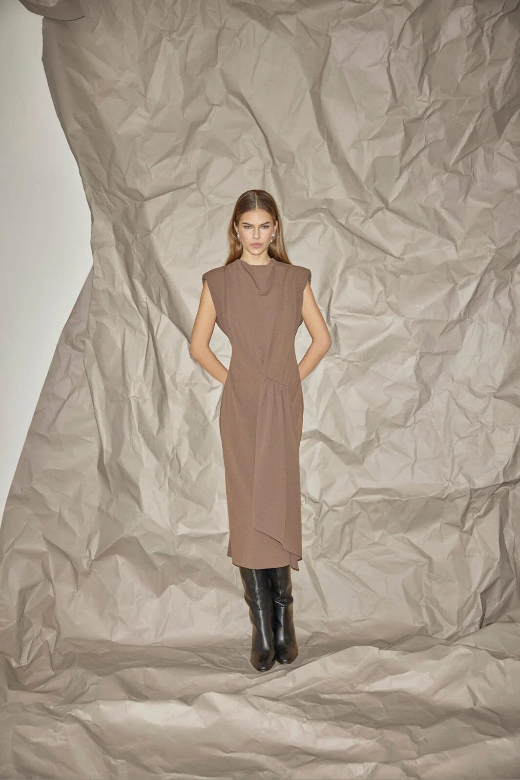 Co’Couture midimekko Falconcc Pleat Dress, harmaanruskea