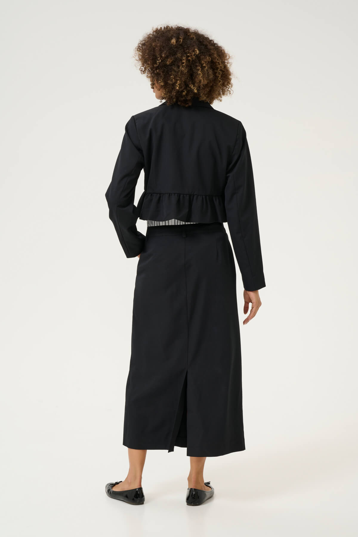 culture-naisten-bleiseri-cucherstin-anie-short-blazer-black-2
