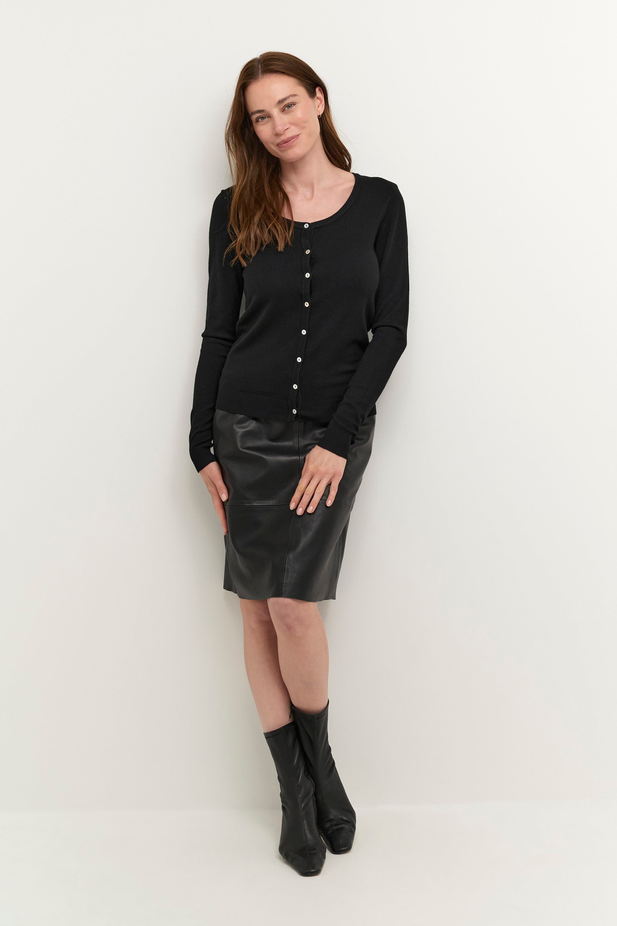 culture-neuletakki-cuannemarie-knit-cardigan-musta-2