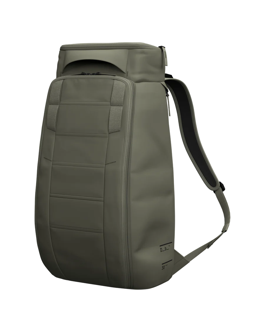 db-miesten-reppu-hugger-backpack-30l-nos-armeijanvihrea-1
