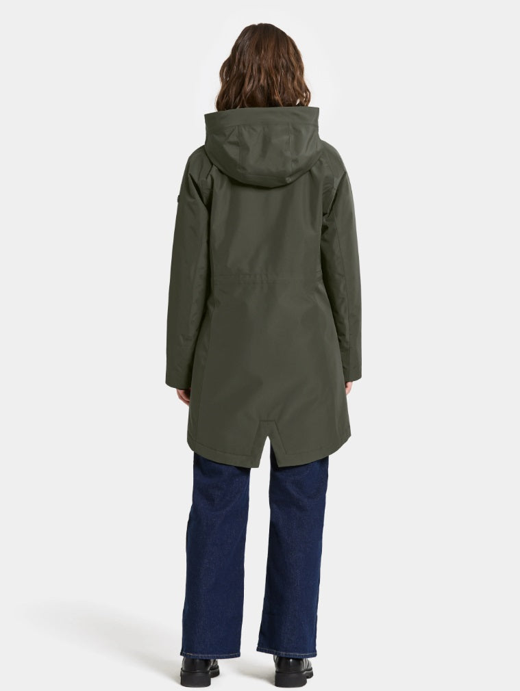 didriksons-naisten-parkatakki-alana-wns-parka-tummanvihrea-2