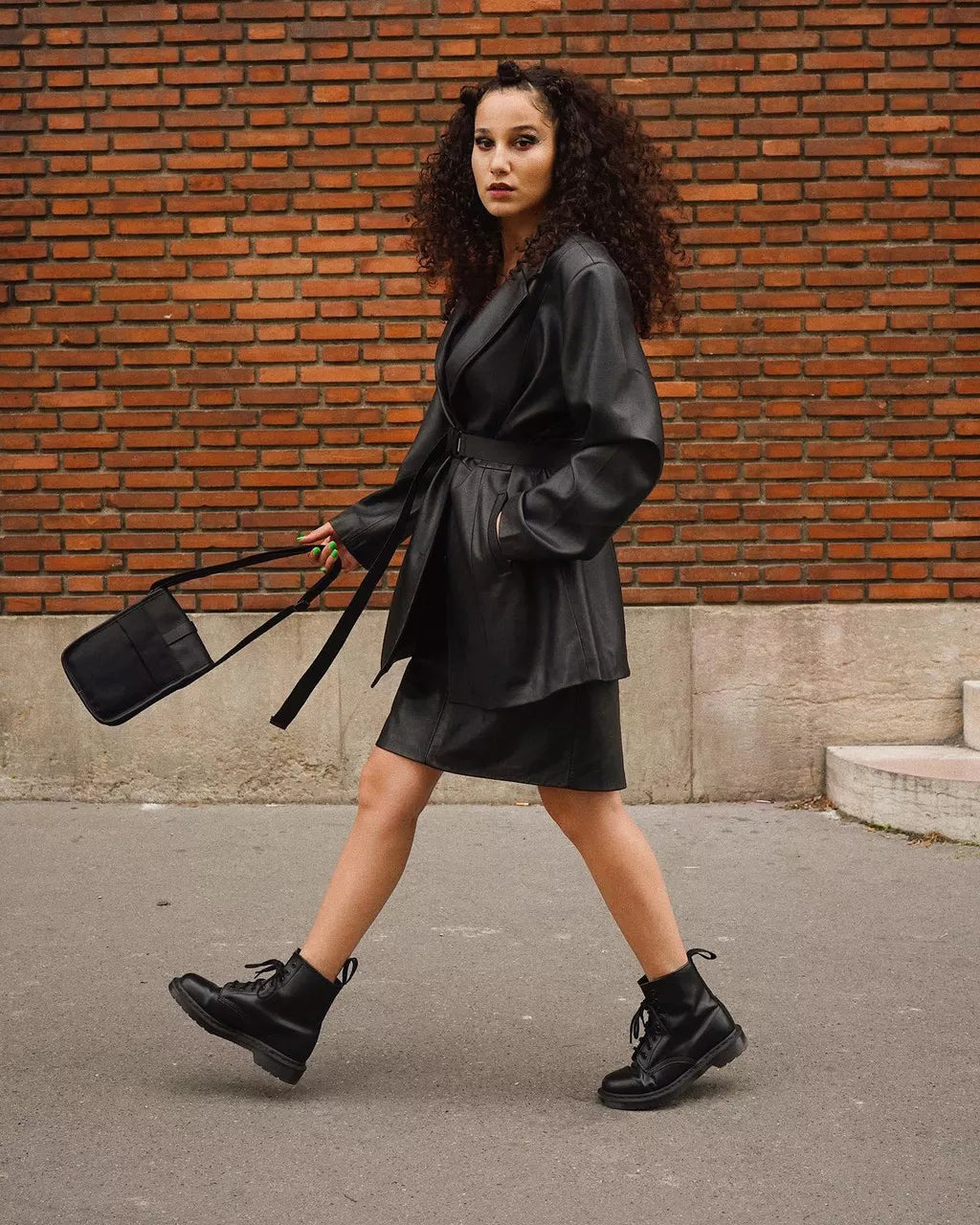 dr-martens-naisten-kengat-1460-mono-8-eye-boot-musta-2