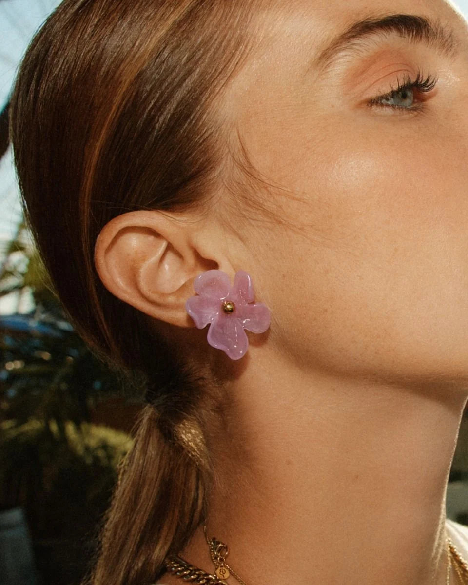 Edblad naisten korvakorut Wildflower Studs Fuchsia, Gold pleated