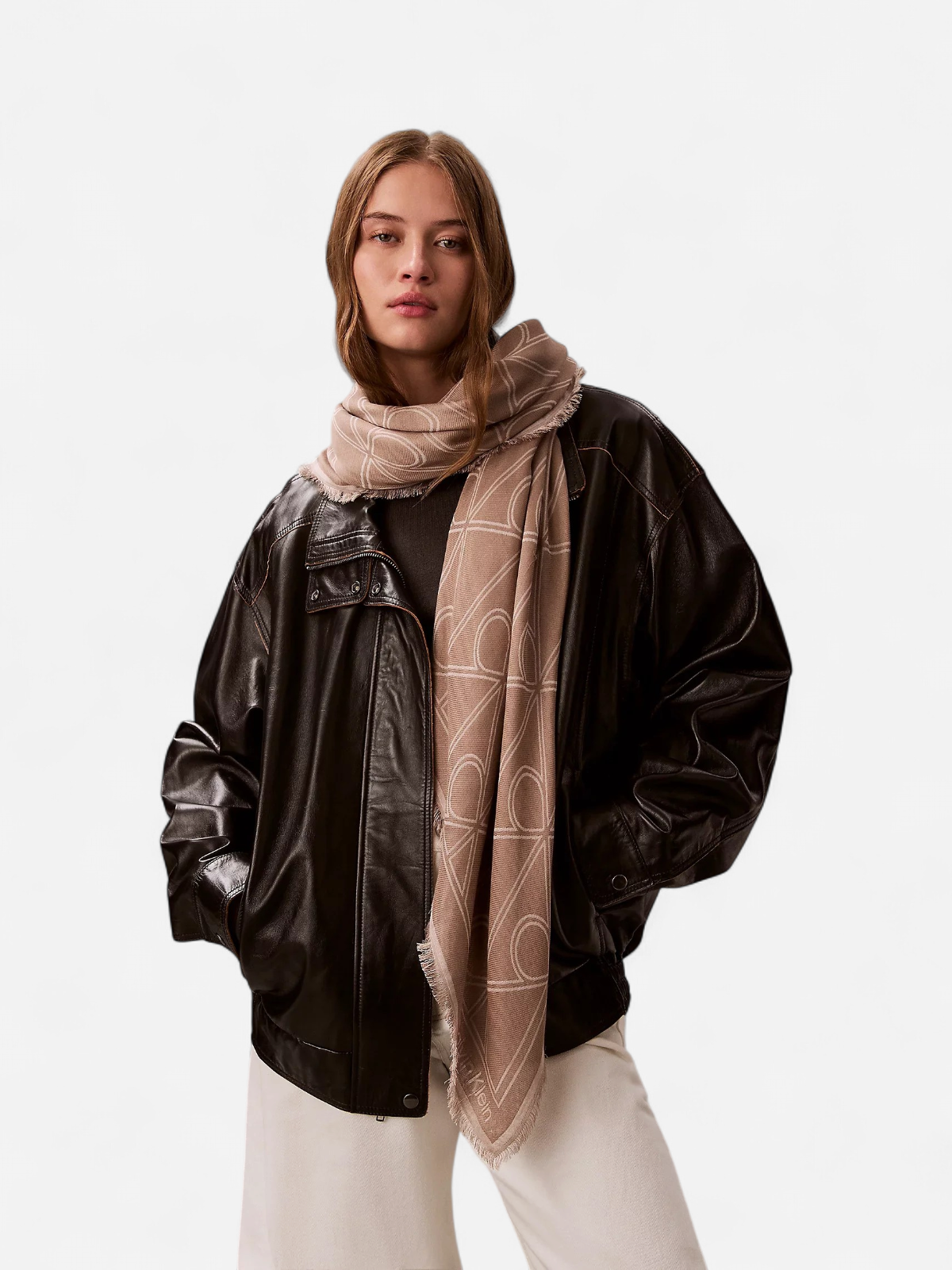 Calvin Klein Accessories unisex huivi Emblem AOP Contrast LW Square, vaalea beige - Kekäle.fi