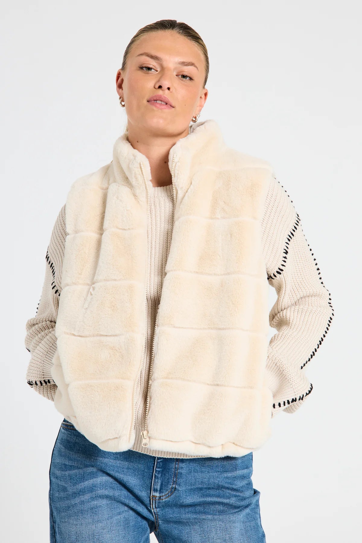 freequent-naisten-liivi-foxy-vest-hiekka-1