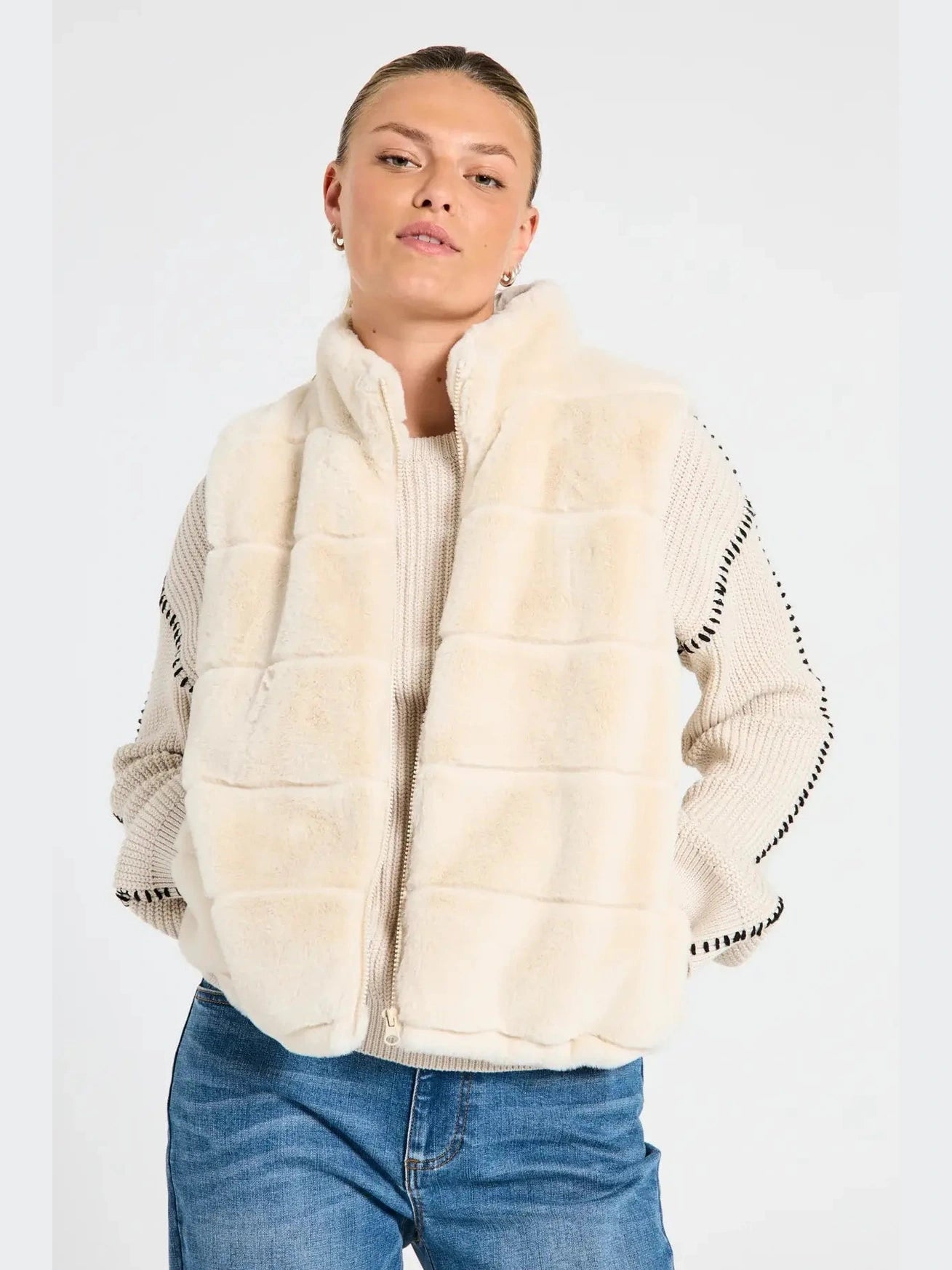 freequent-naisten-liivi-foxy-vest-luonnonvalkoinen-1