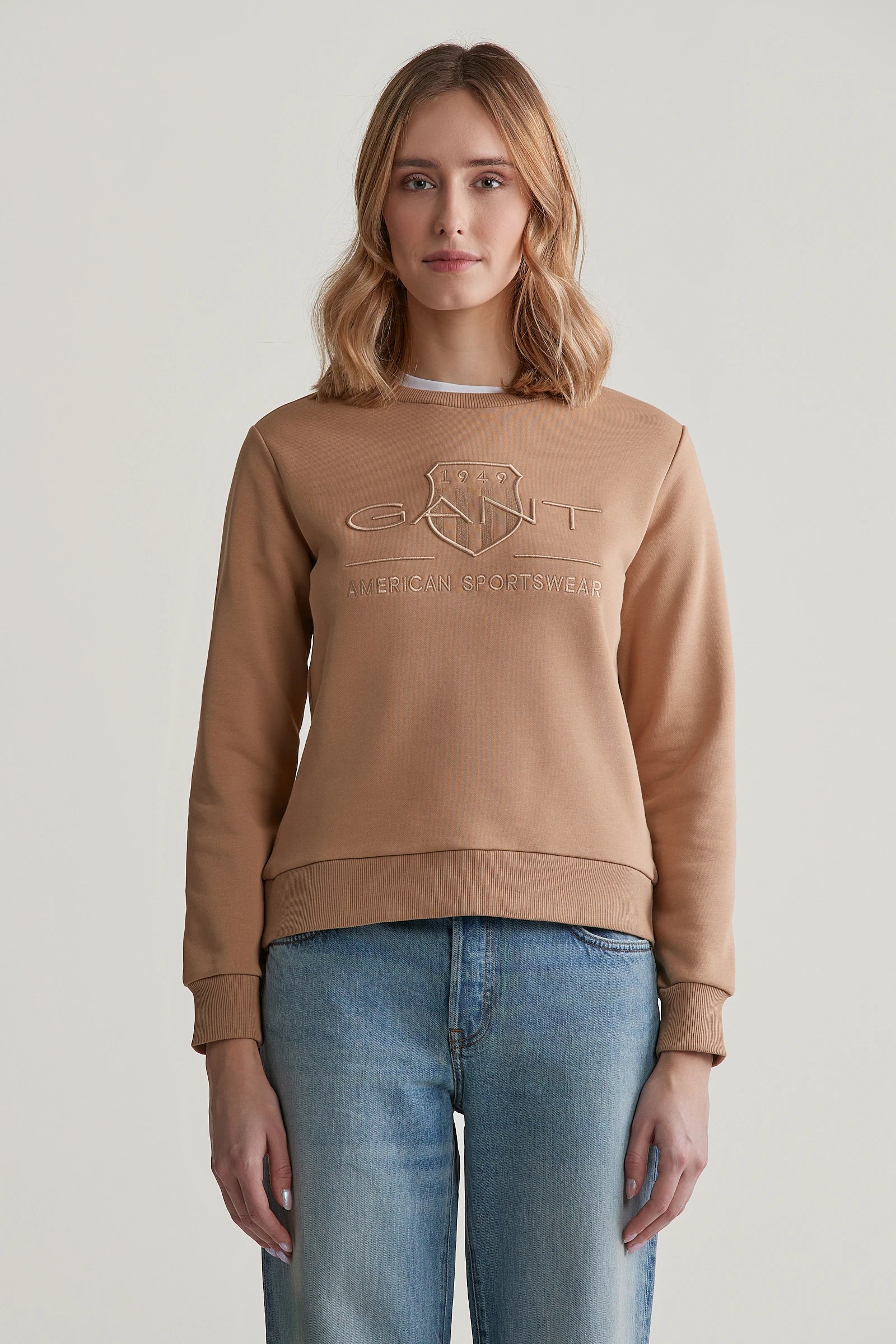 gant-college-tonal-archive-shield-sweat-kameli-1