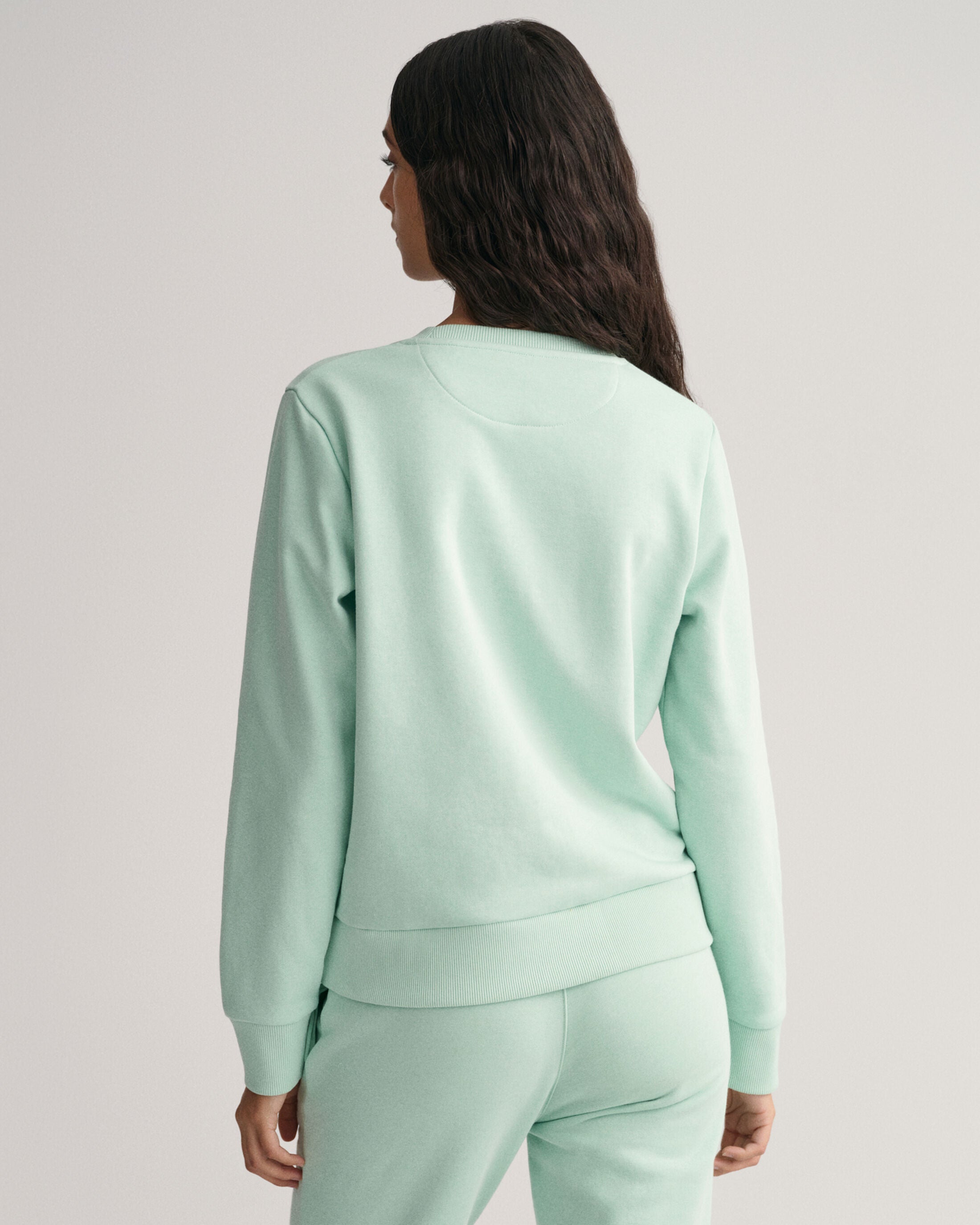 gant-college-tonal-archive-shield-sweat-mintunvihrea-2