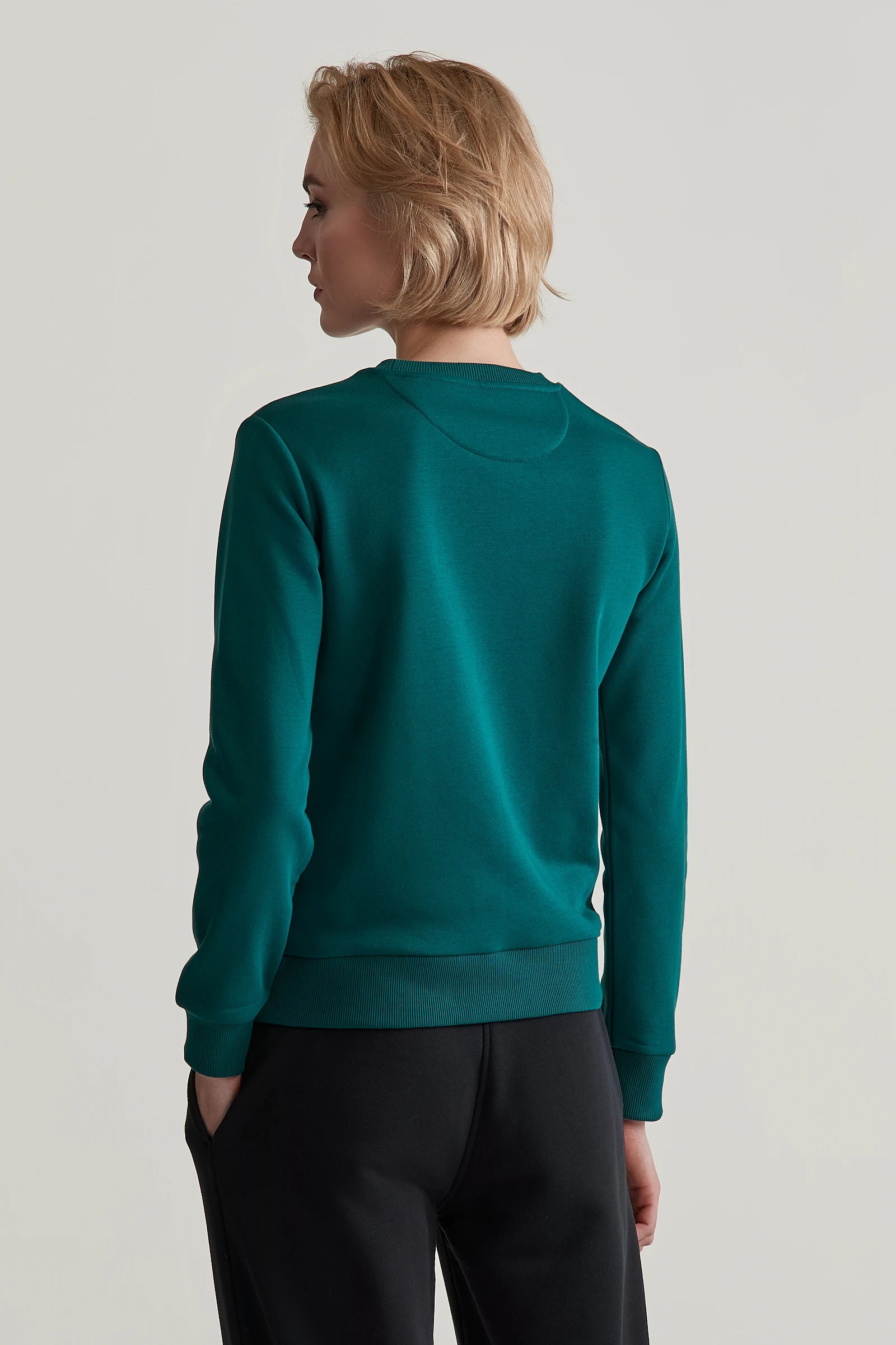 gant-college-tonal-archive-shield-sweat-tummanvihrea-2