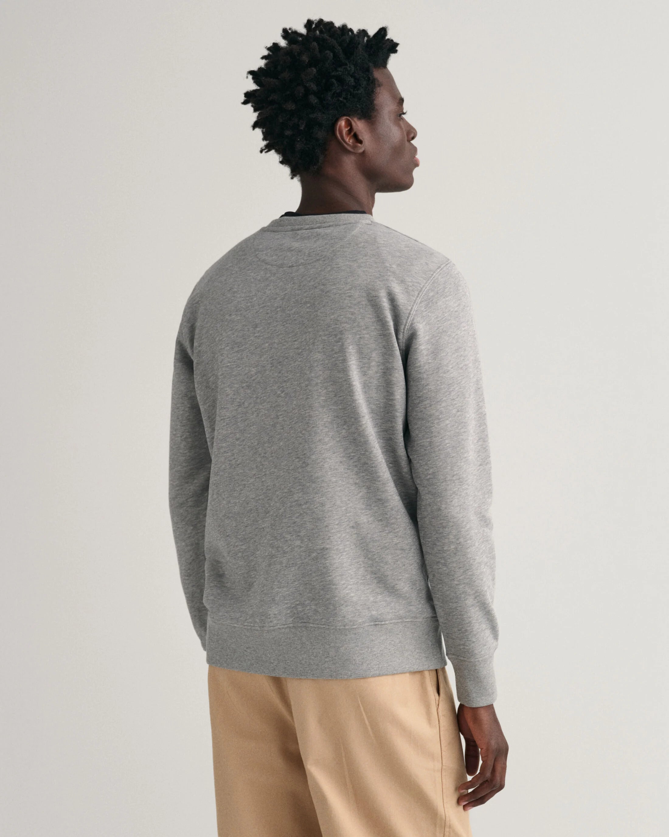 gant-miesten-collagepaita-reg-shield-c-neck-keskiharmaa-2