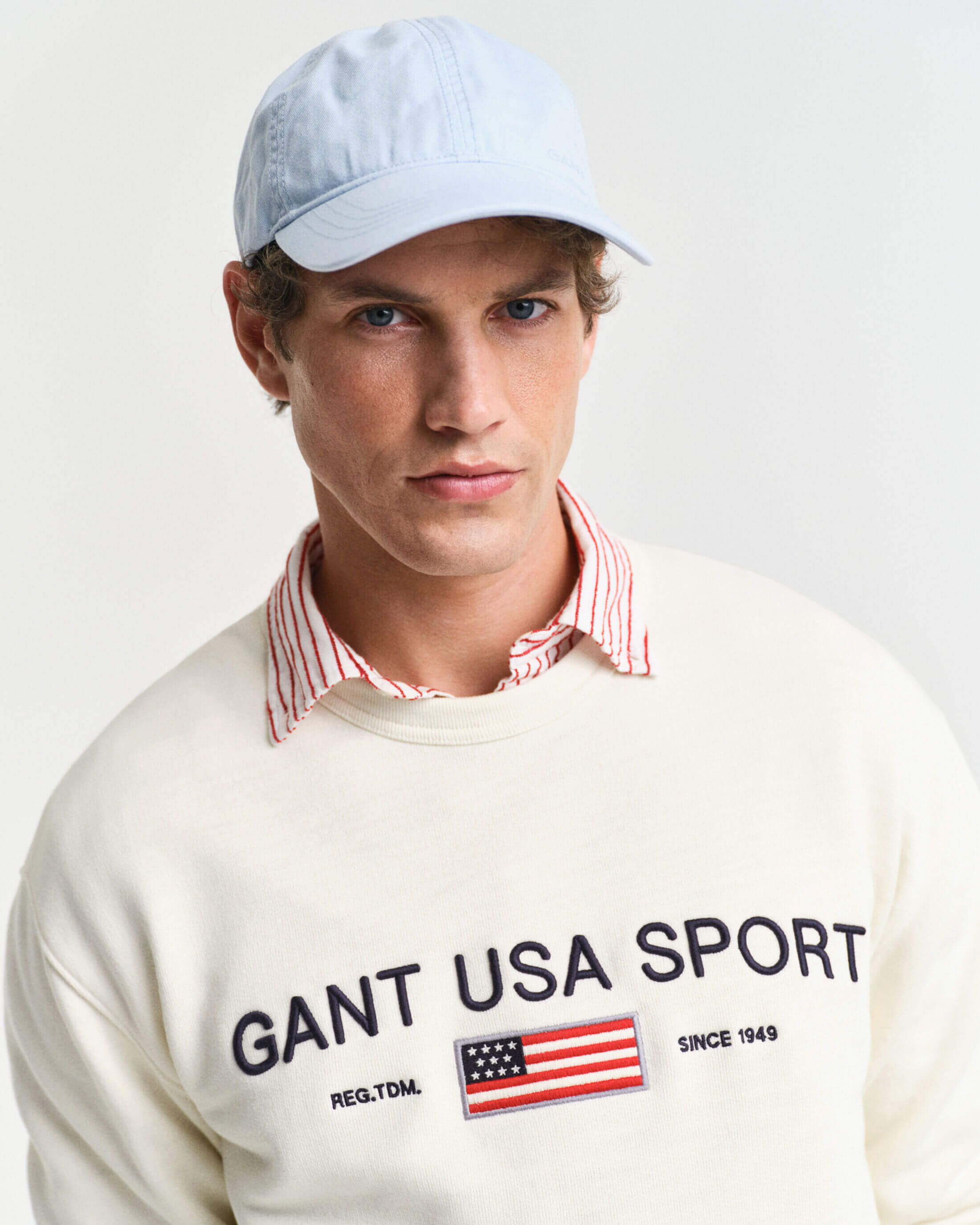 gant-miesten-collegepusero-graphic-c-neck-sweater-luonnonvalkoinen-2