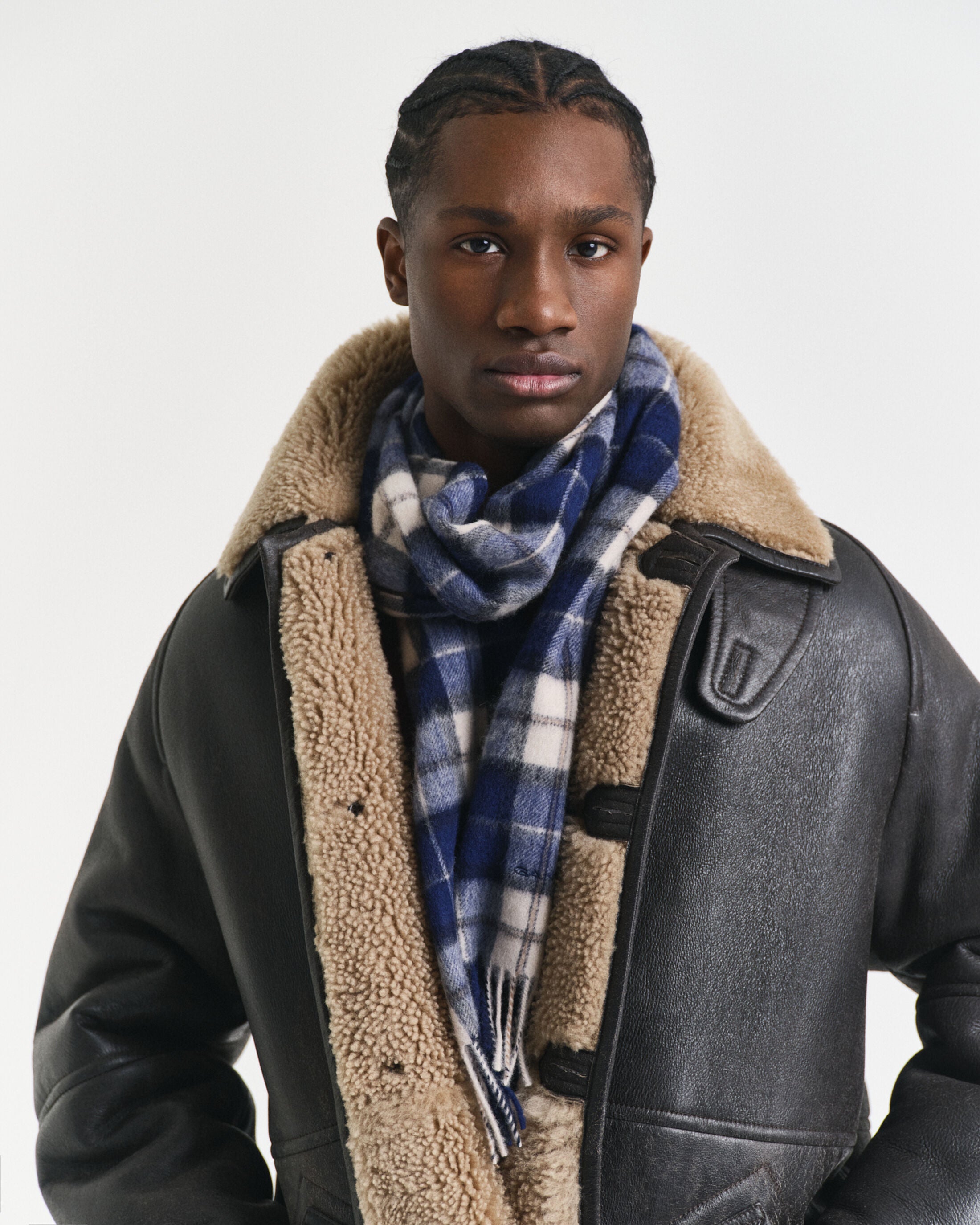 gant-miesten-huivi-wool-checked-scarf-sininen-ruutu-1