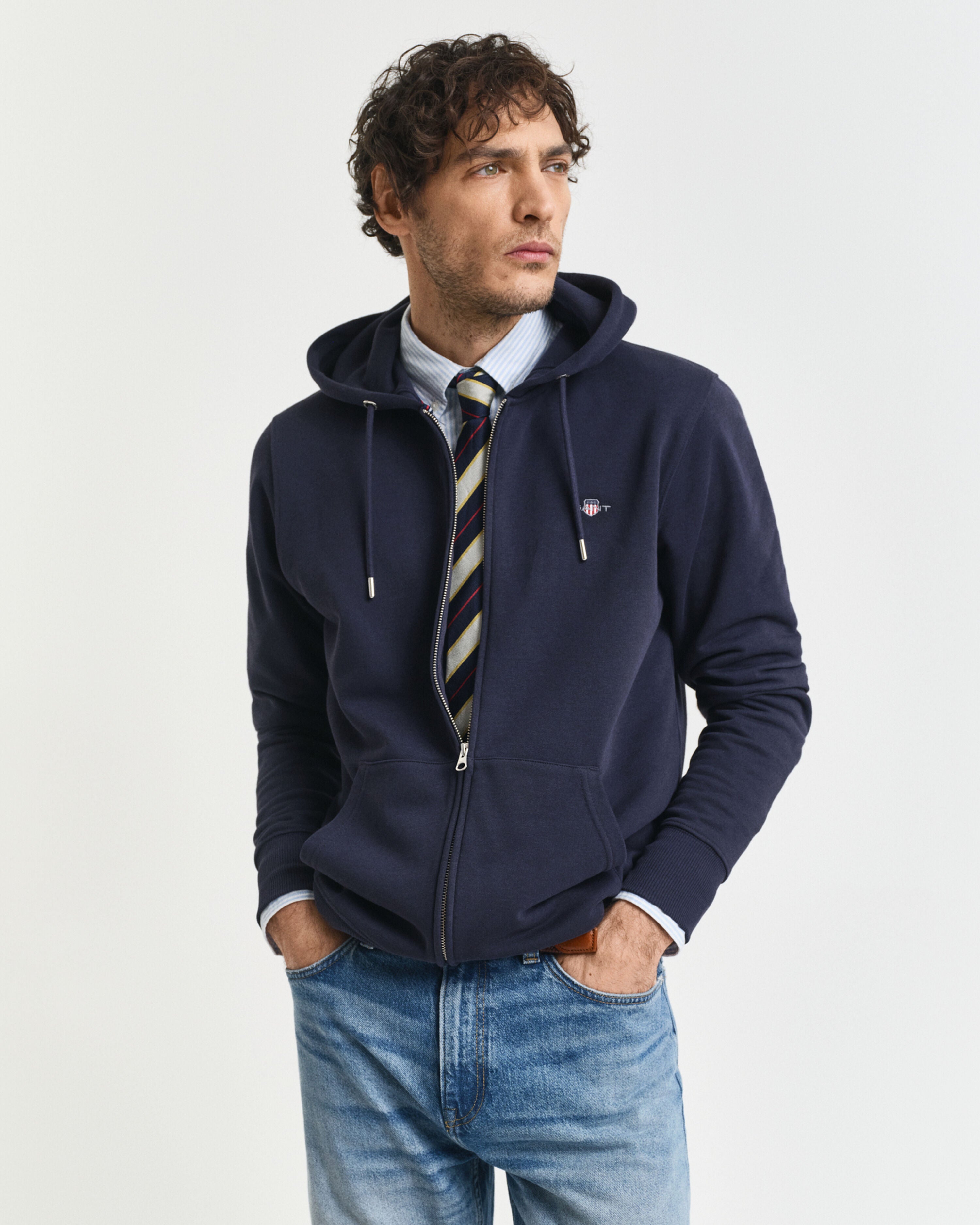 gant-miesten-huppari-shield-full-zip-hoodie-tummansininen-1