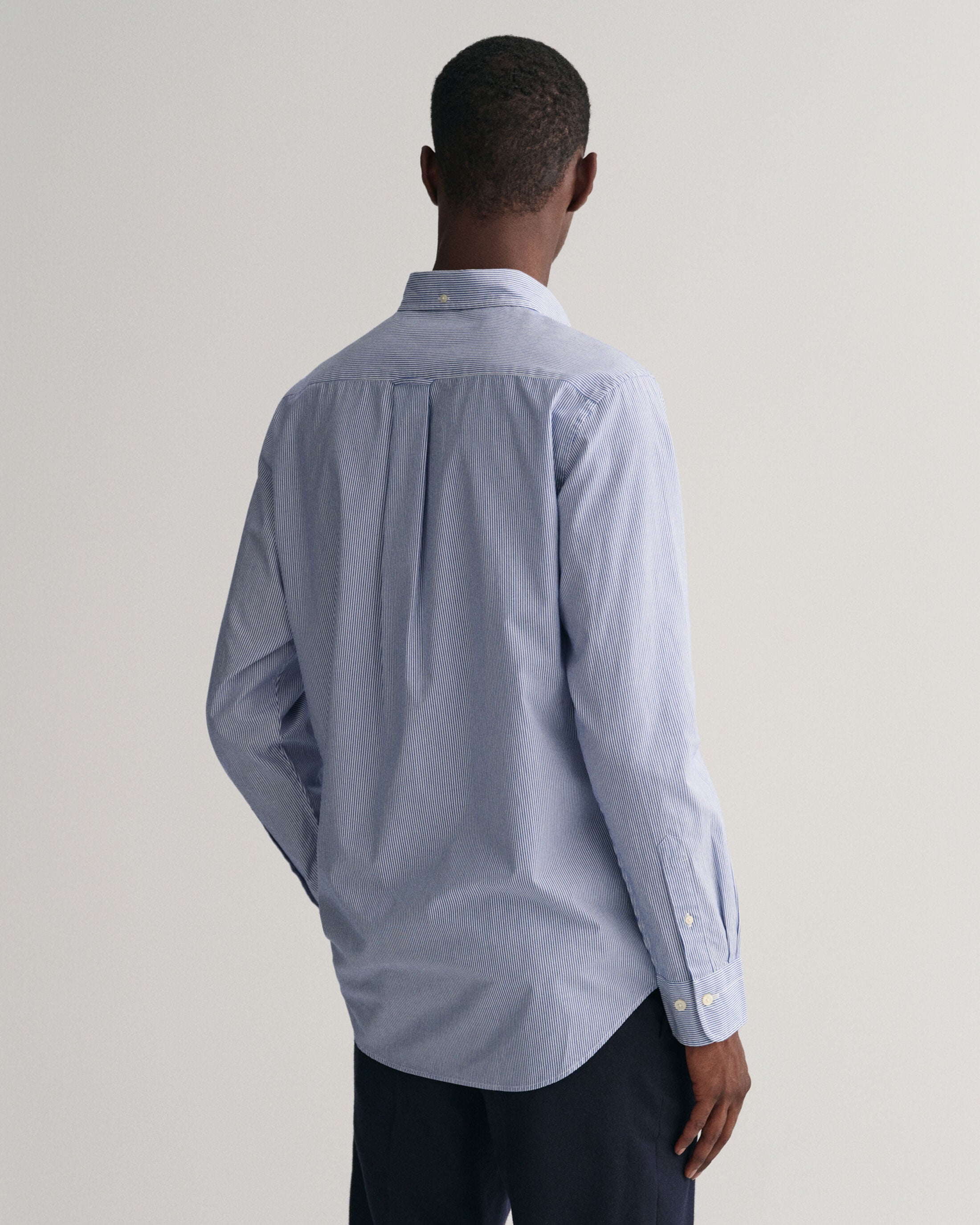 gant-miesten-kauluspaita-reg-poplin-banker-raidallinen-sininen-2