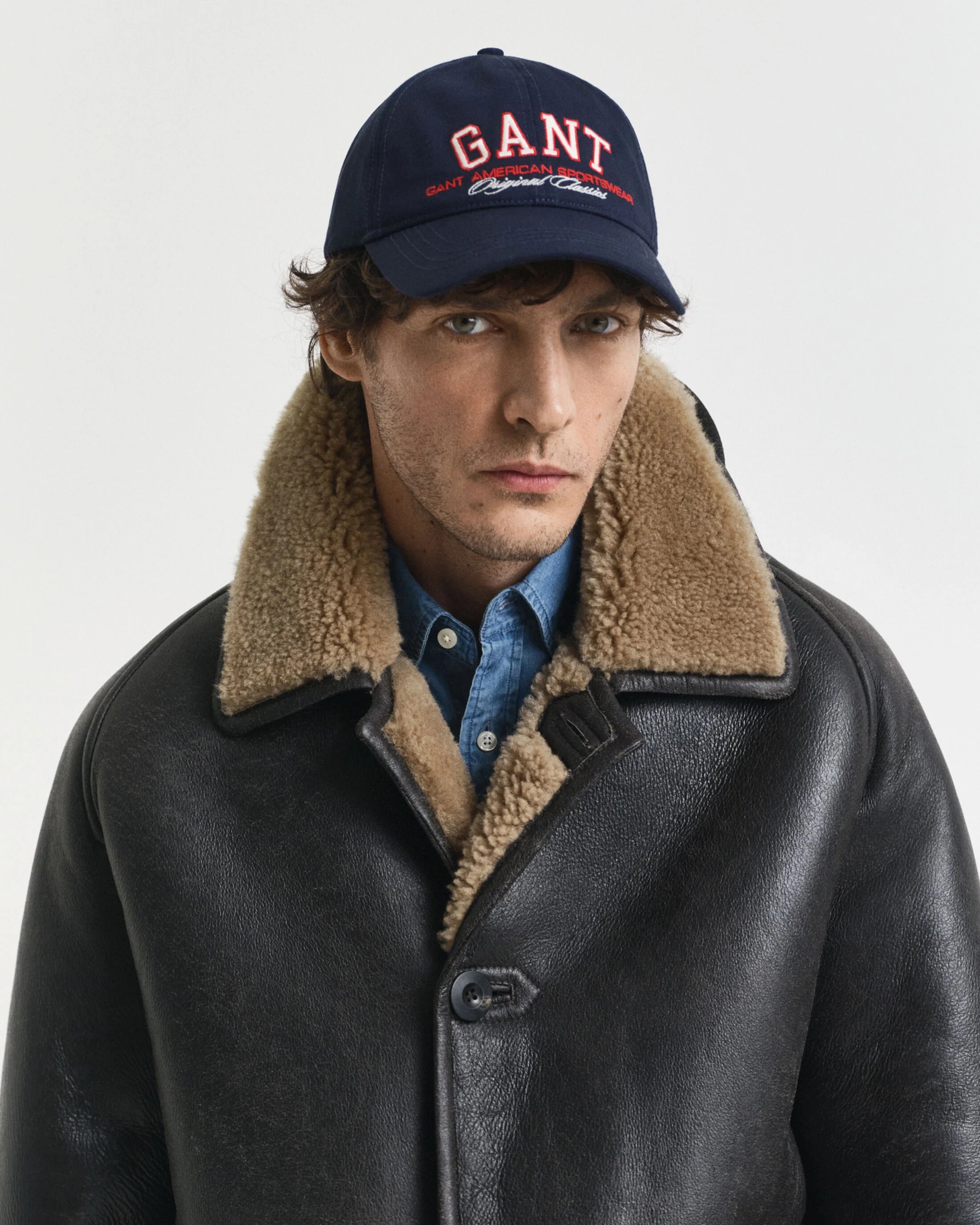 gant-miesten-lippis-crest-graphic-cotton-twill-cap-tummansininen-1