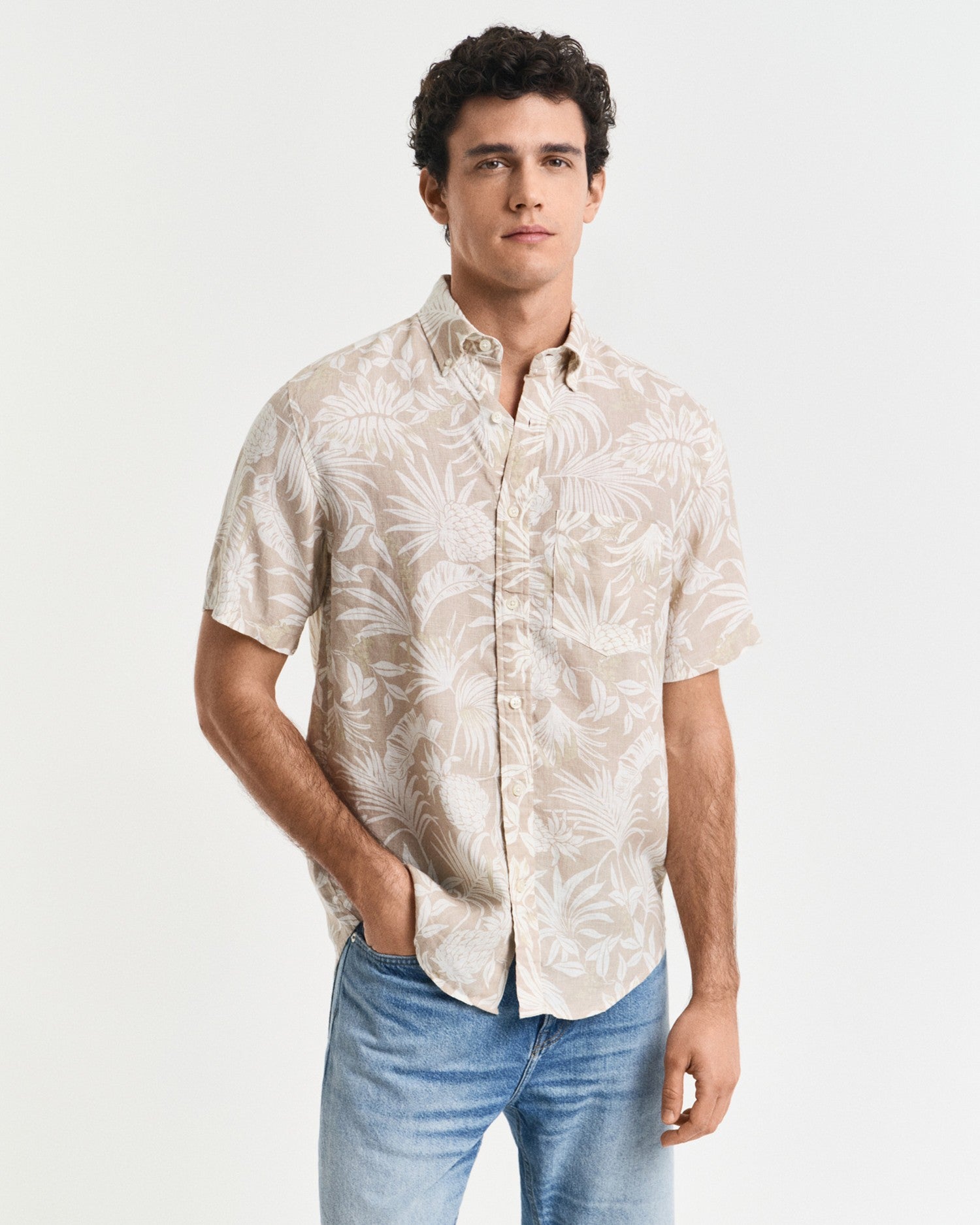 gant-miesten-lyhythihainen-kauluspaita-reg-botanical-linen-print-ss-t-shirt-ruskea-kuosi-1