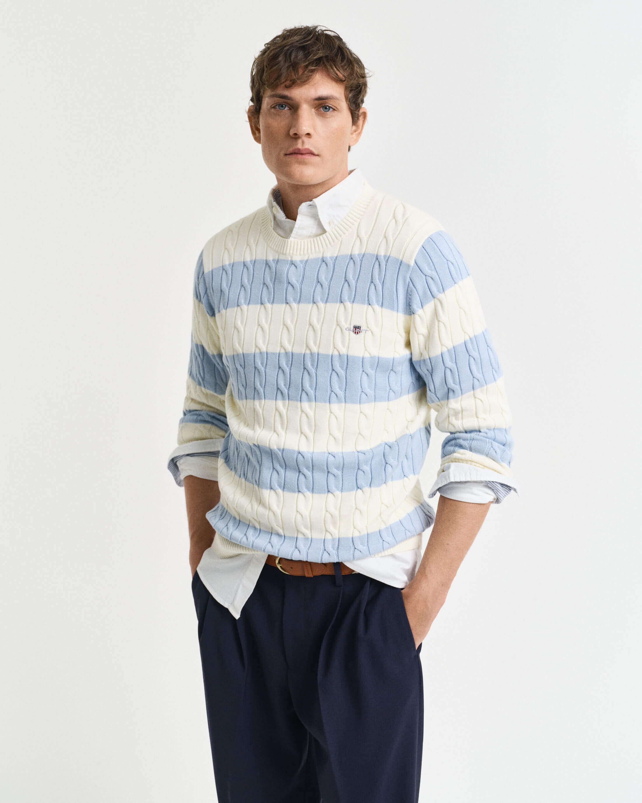 gant-miesten-neule-striped-cotton-cable-c-neck-raita-vaaleansininen-1