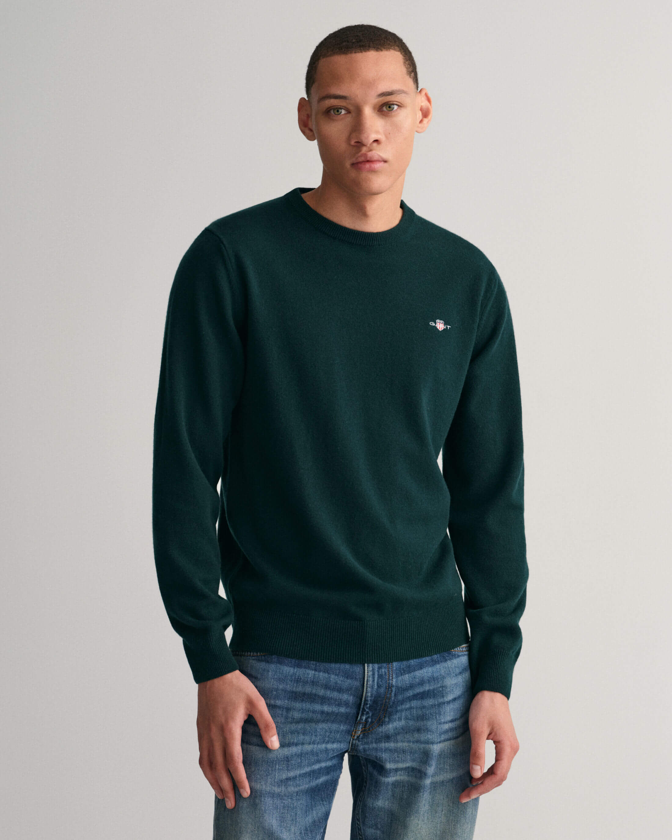 gant-miesten-neulepaita-superfine-lambswool-c-neck-armeijanvihrea-1