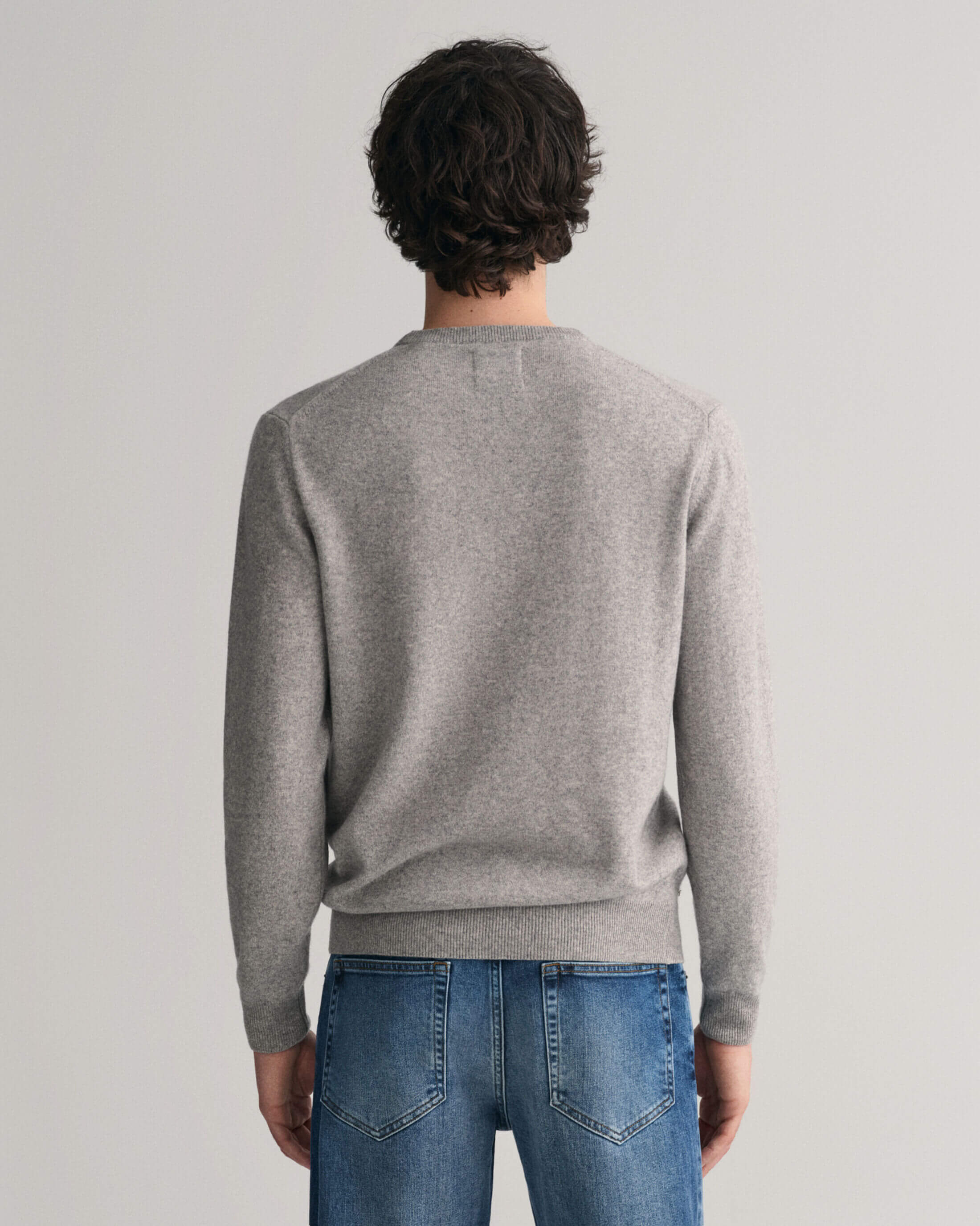 gant-miesten-neulepaita-superfine-lambswool-c-neck-keskiharmaa-2