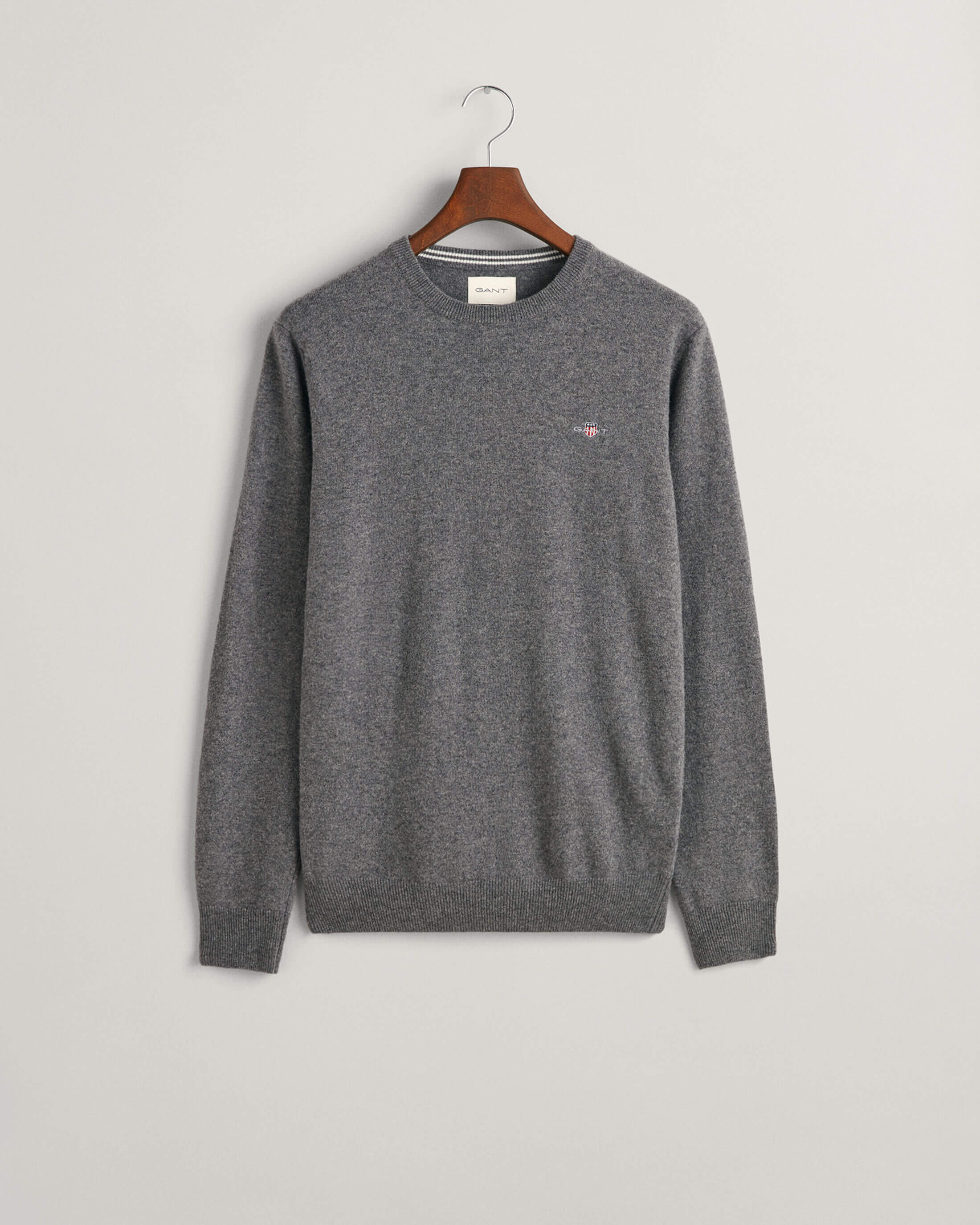 gant-miesten-neulepaita-superfine-lambswool-c-neck-tummanharmaa-3