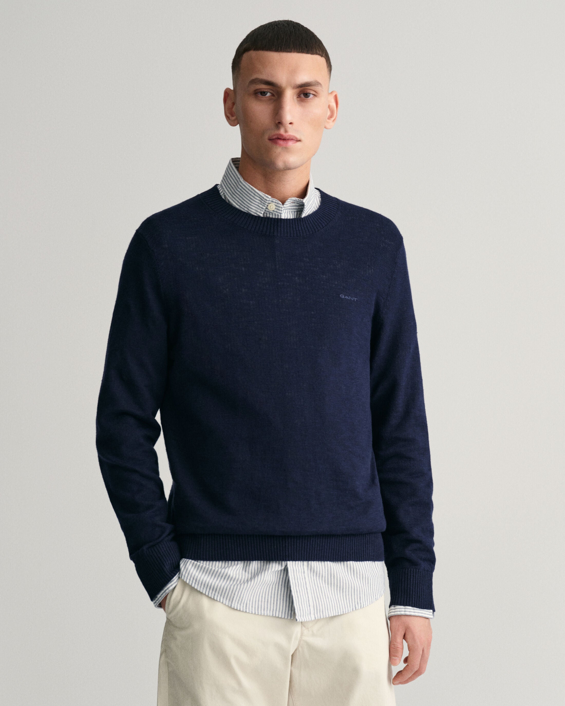 gant-miesten-neulepusero-texture-cotton-c-neck-tummansininen-1