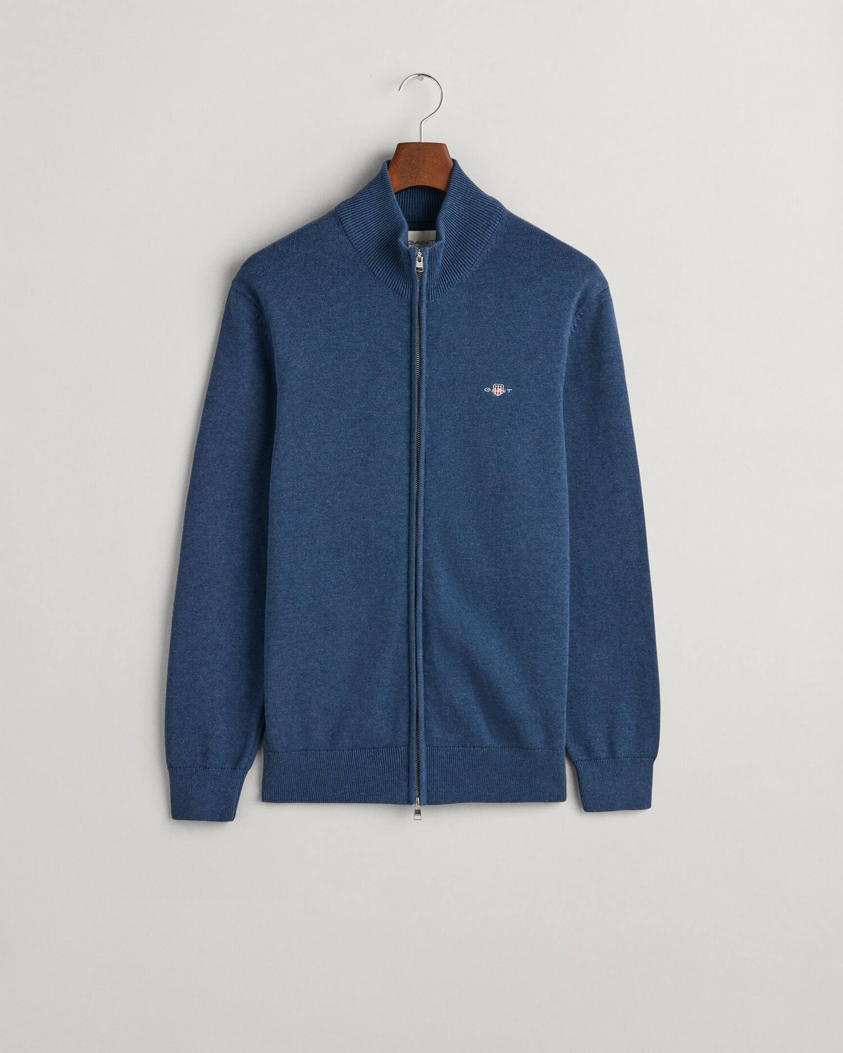 gant-miesten-neuletakki-casual-cotton-zip-cardigan-indigo-1