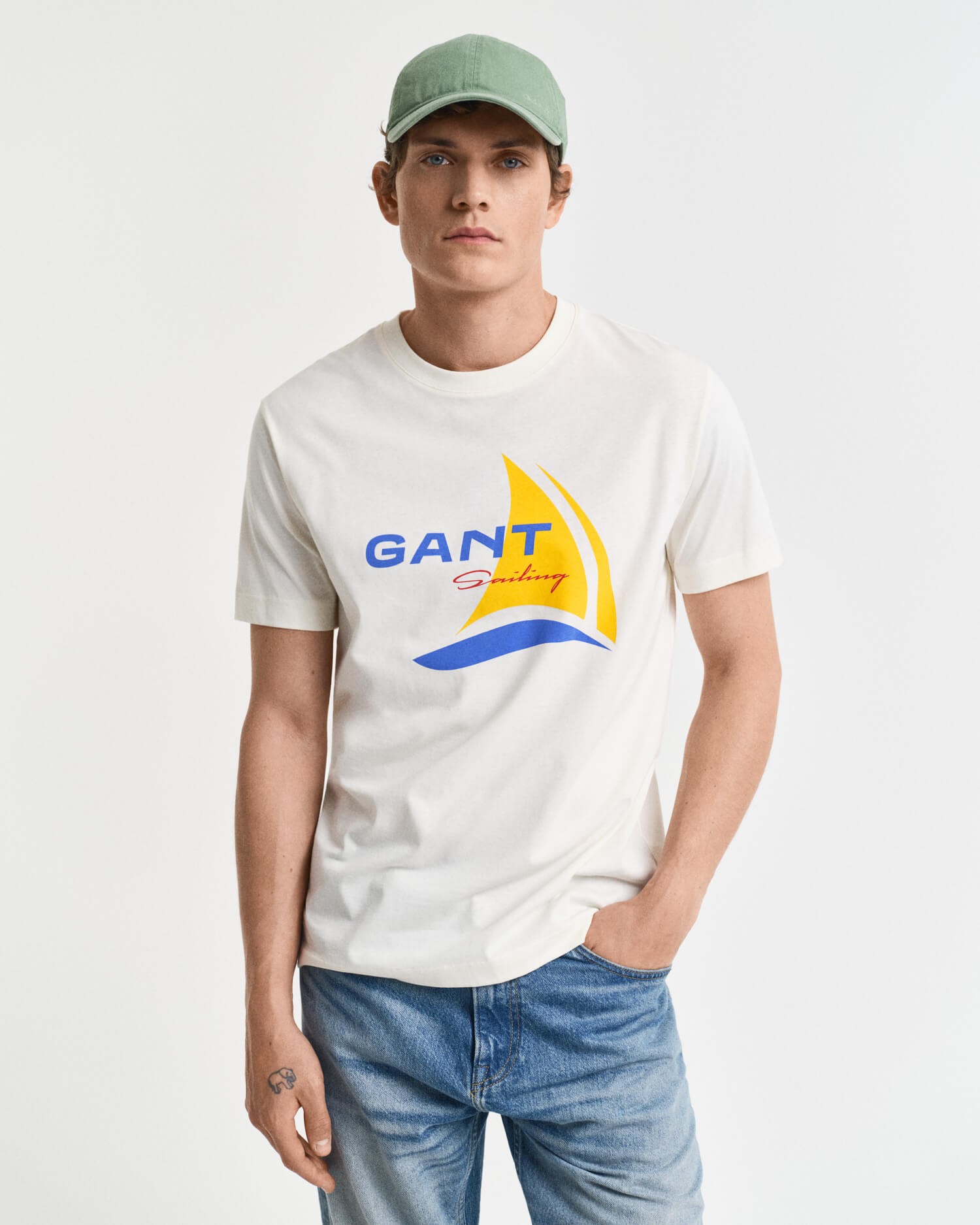 gant-miesten-t-paita-graphic-ss-t-shirt-valkoinen-1