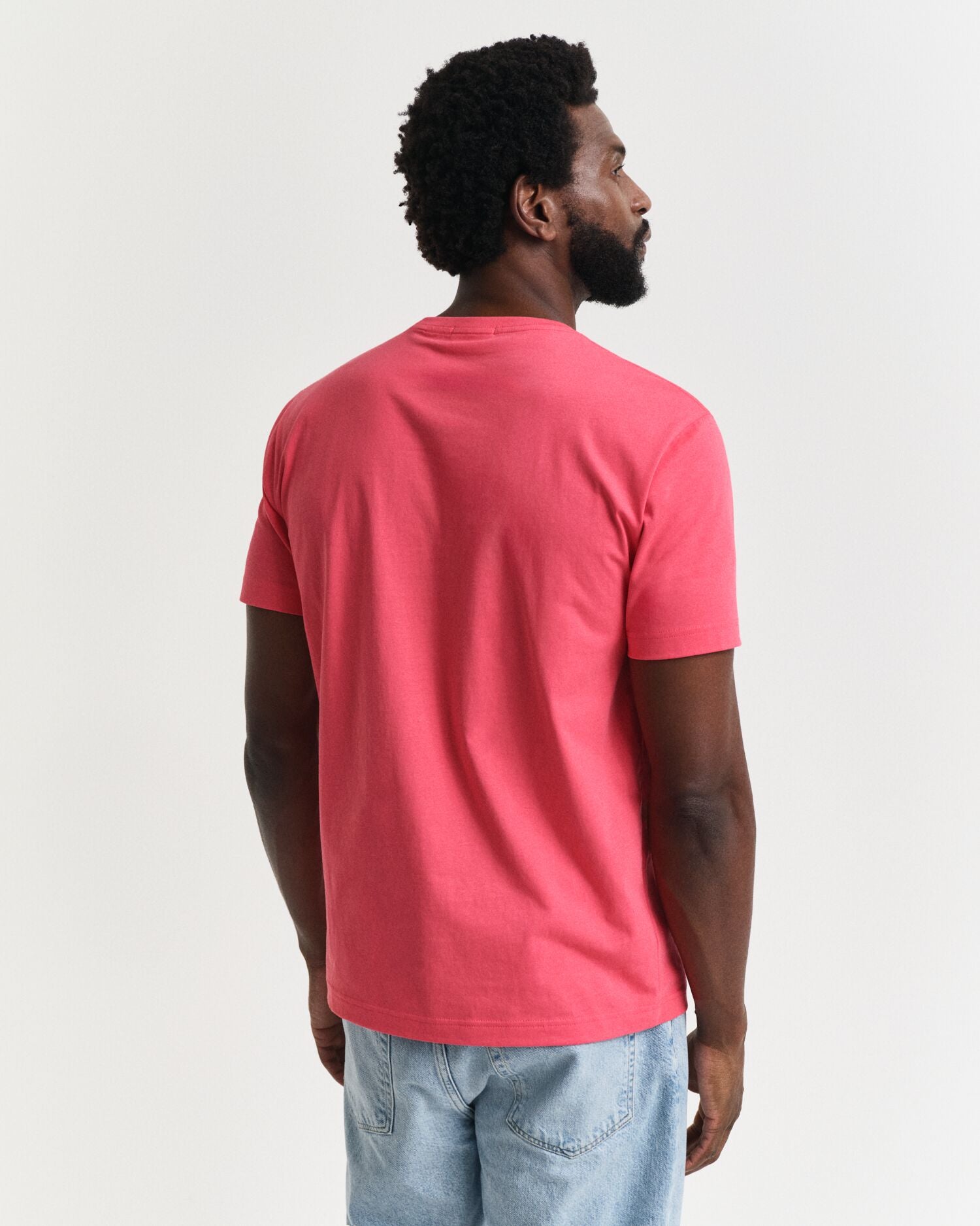 gant-miesten-t-paita-reg-shield-ss-t-shirt-fuksianpunainen-2