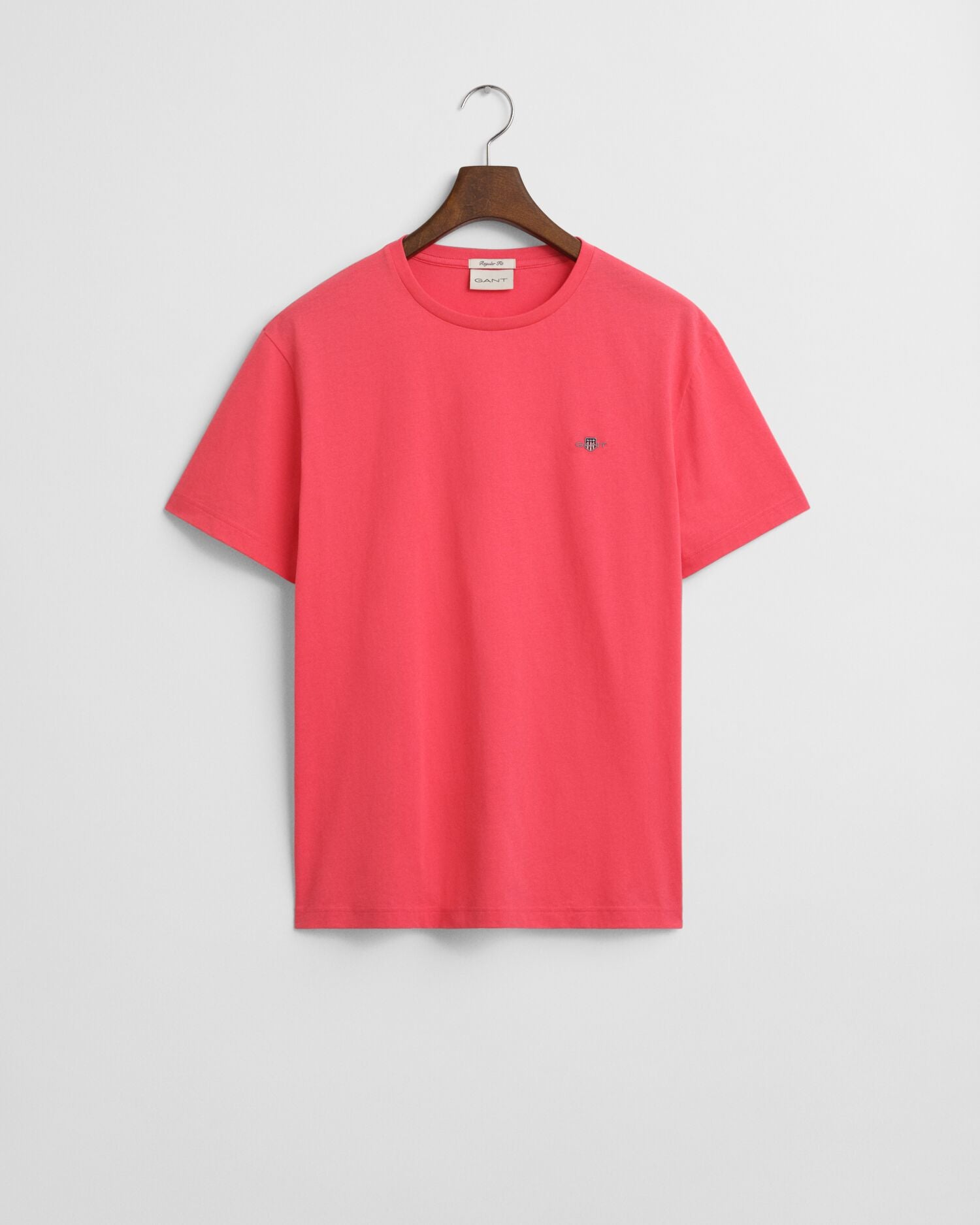 gant-miesten-t-paita-reg-shield-ss-t-shirt-fuksianpunainen-5