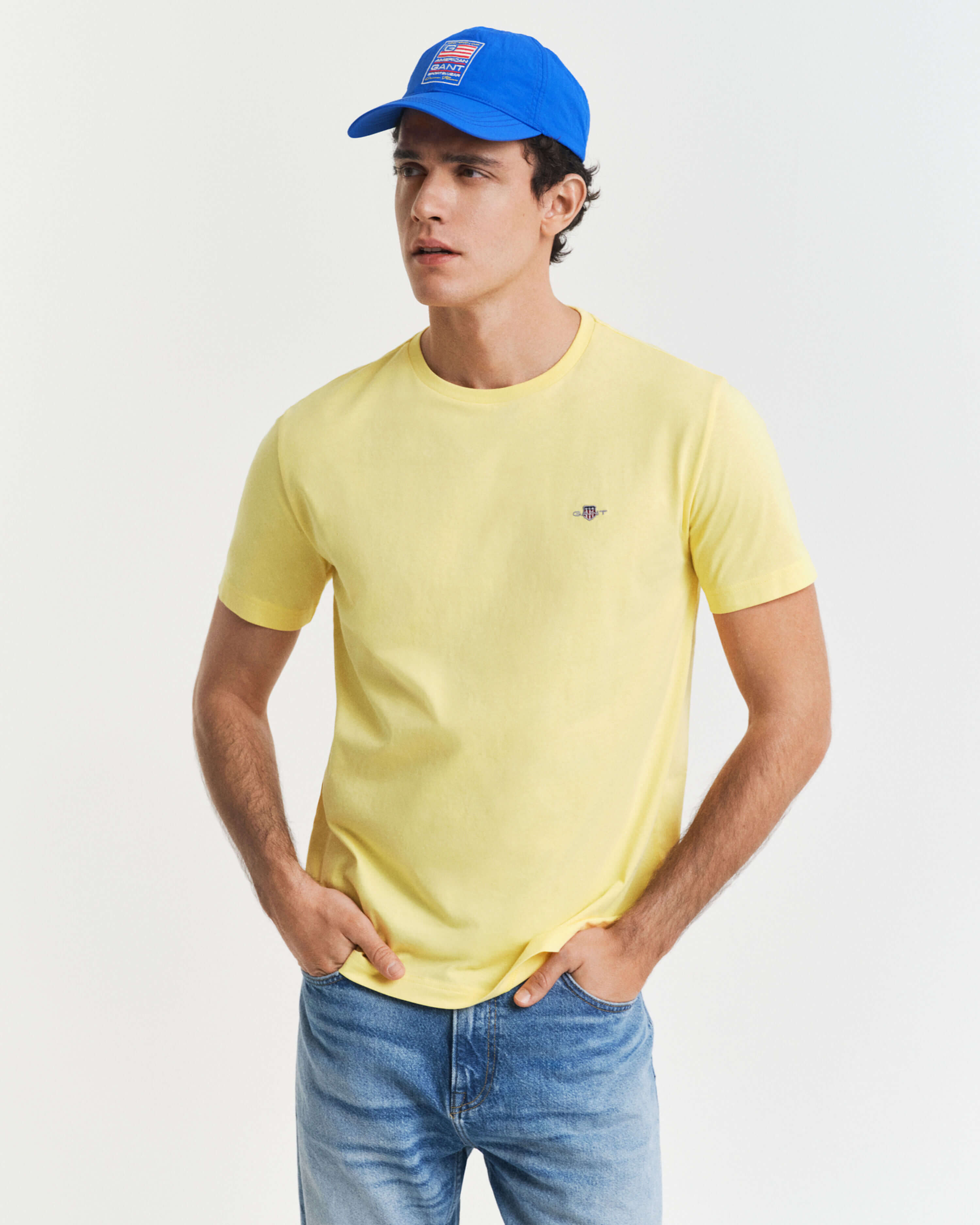 gant-miesten-t-paita-reg-shield-ss-t-shirt-keltainen-1