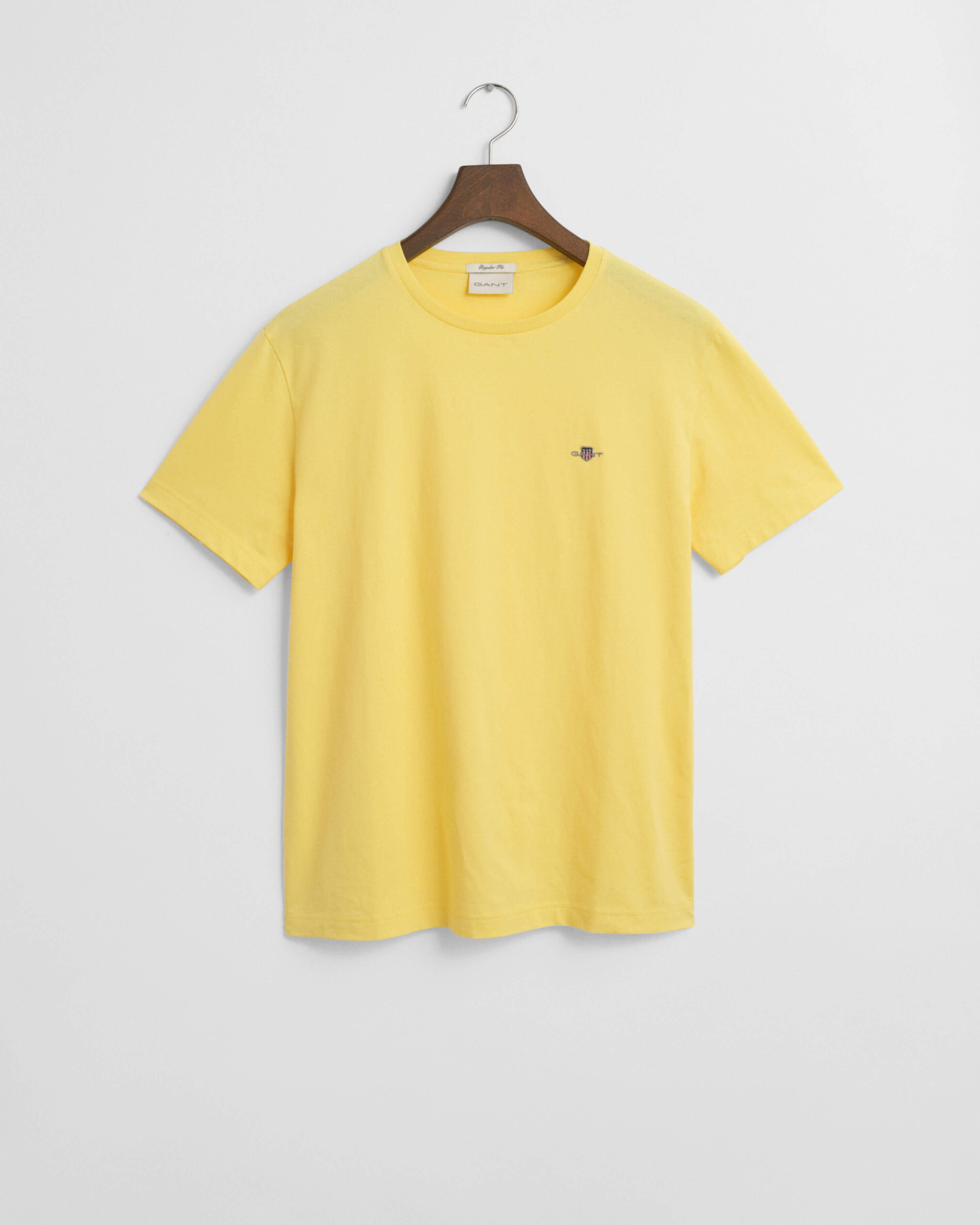 gant-miesten-t-paita-reg-shield-ss-t-shirt-keltainen-3