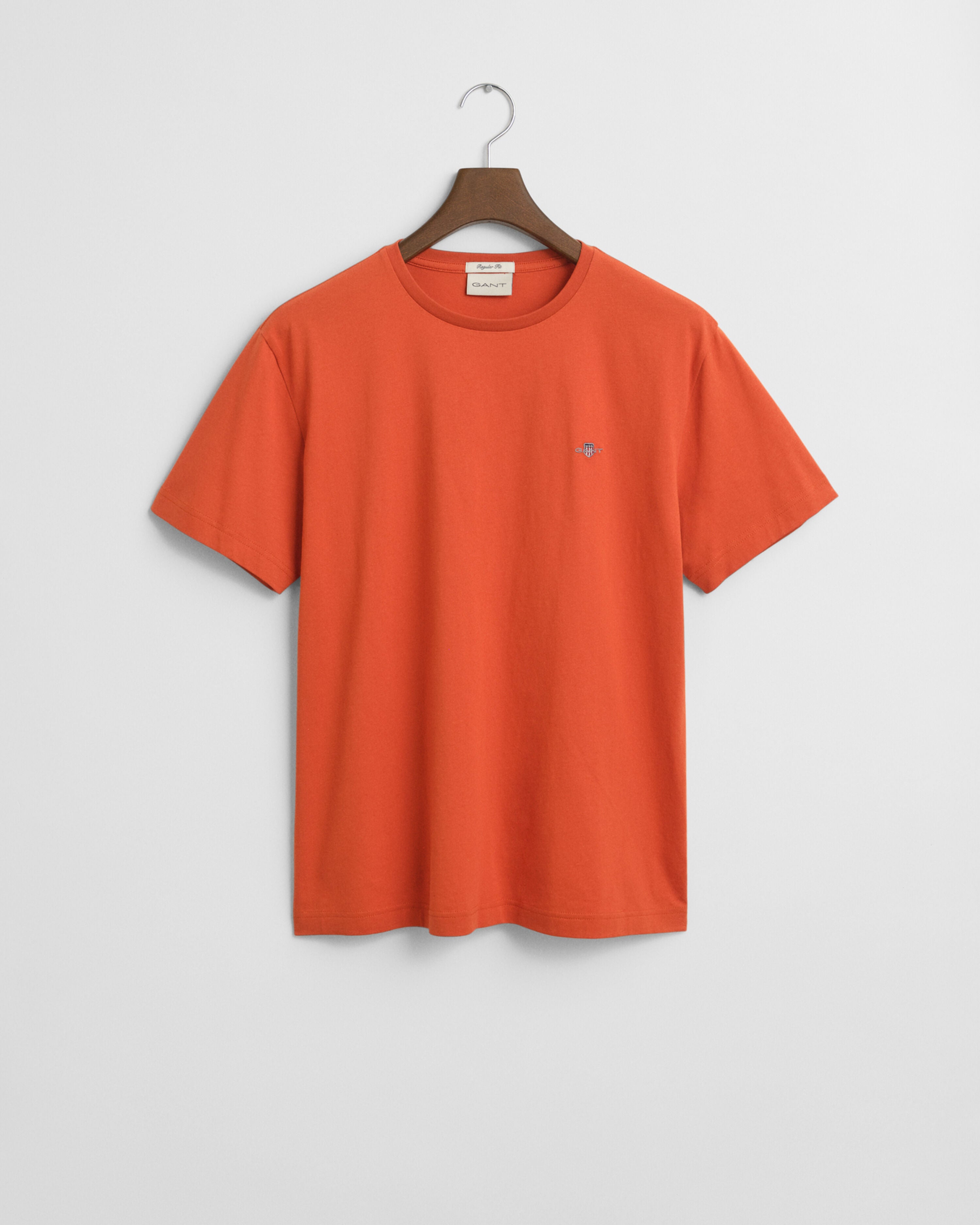 gant-miesten-t-paita-reg-shield-ss-t-shirt-oranssi-3
