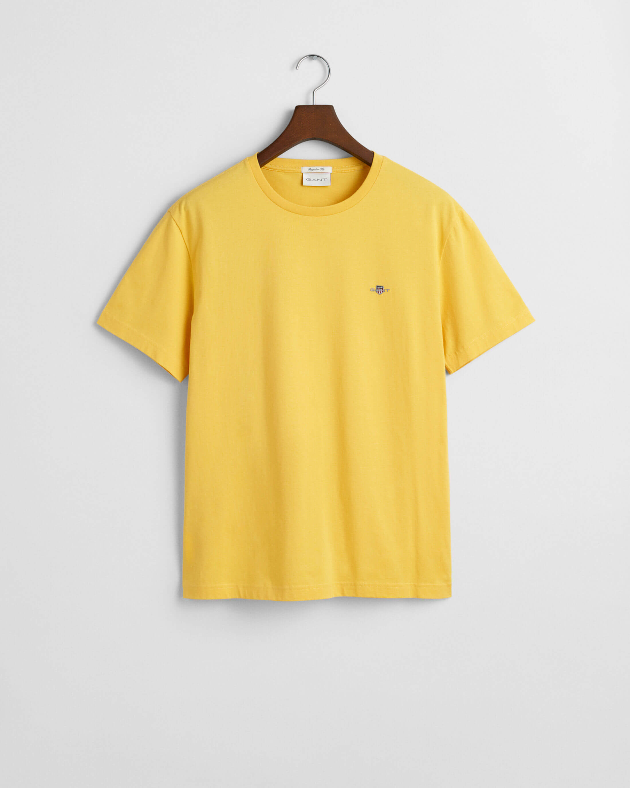 gant-miesten-t-paita-reg-shield-ss-t-shirt-persikka-3