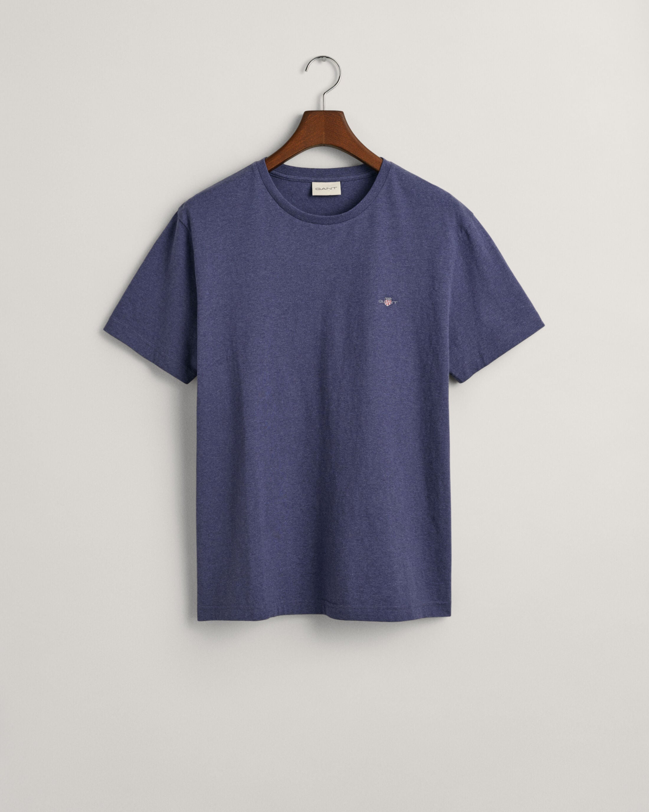 gant-miesten-t-paita-reg-shield-ss-t-shirt-tummansininen-3