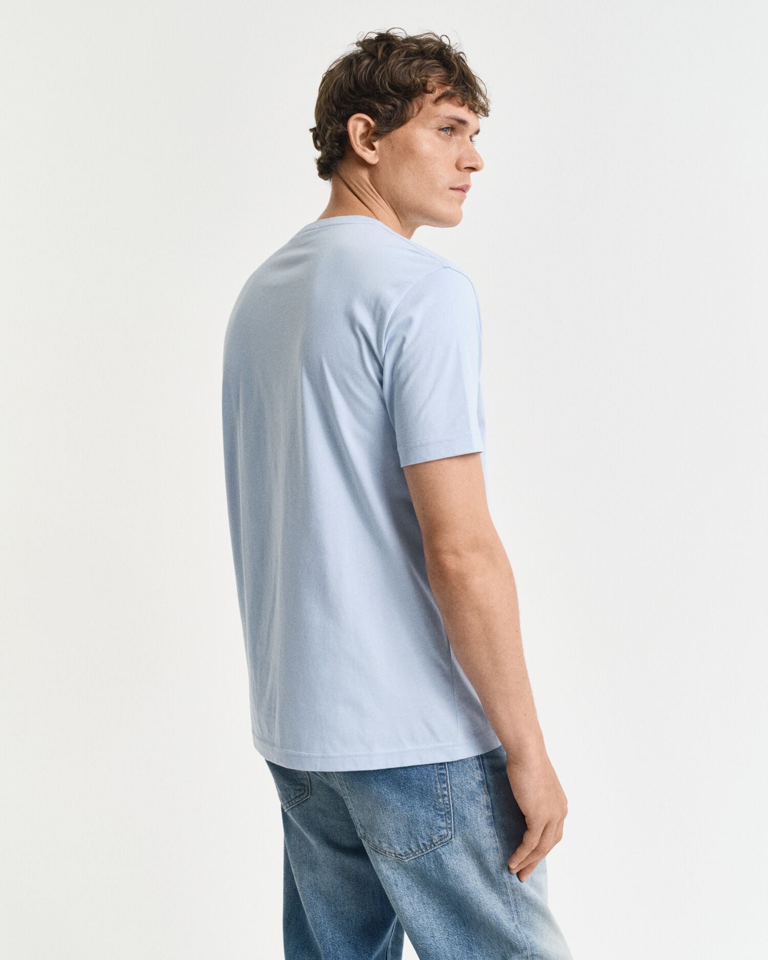 gant-miesten-t-paita-reg-shield-ss-t-shirt-vaaleansininen-2