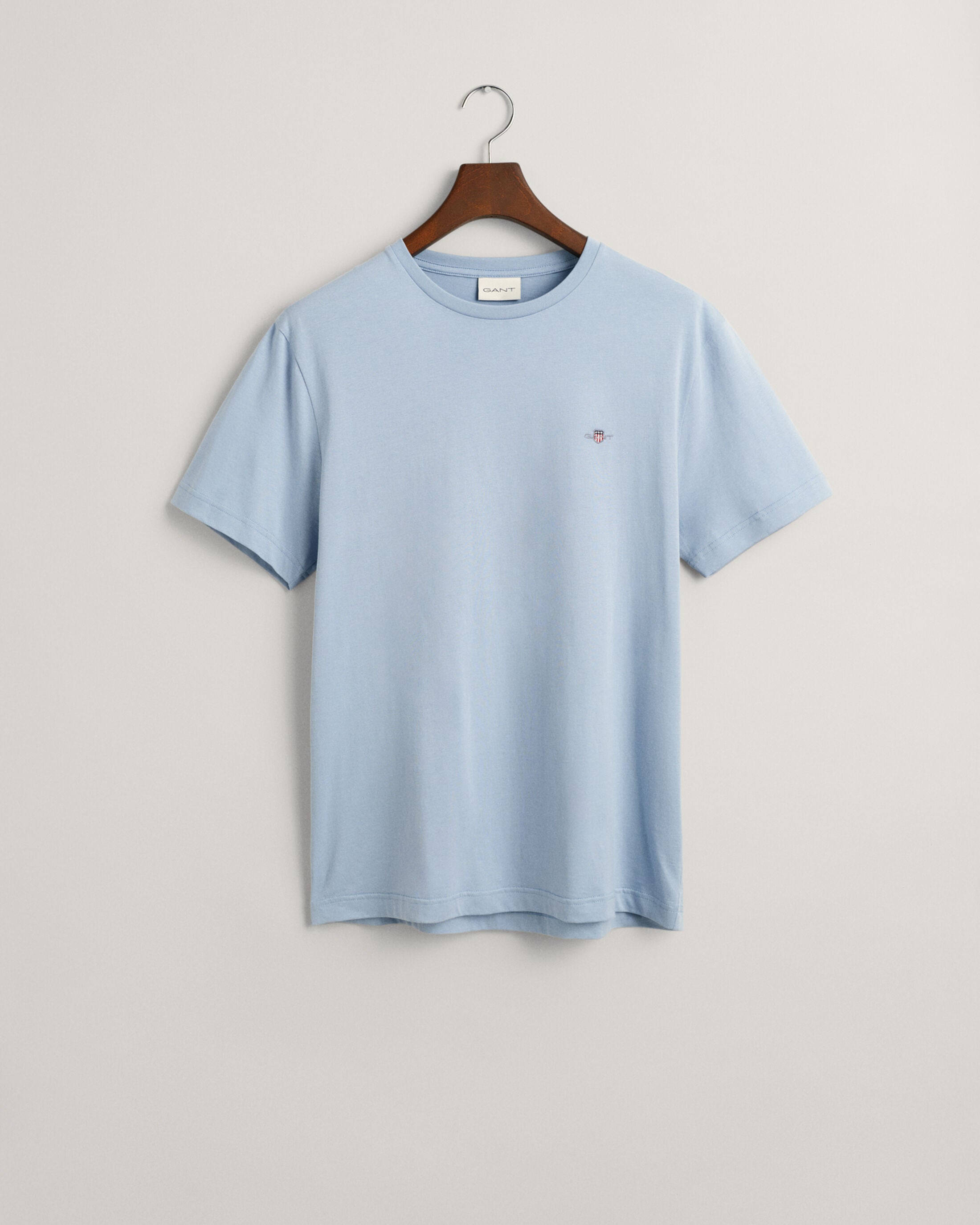 gant-miesten-t-paita-reg-shield-ss-t-shirt-vaaleansininen-3