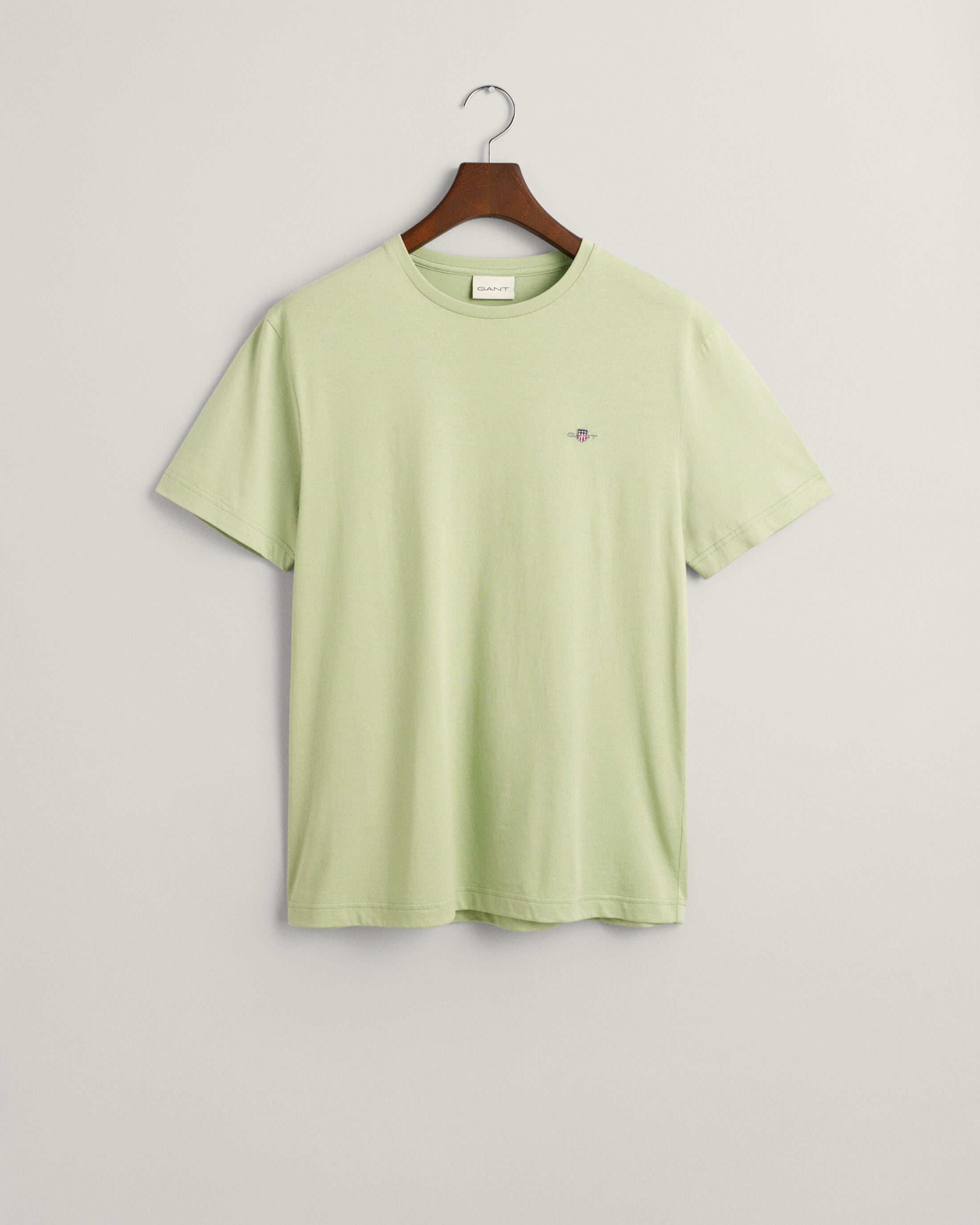 gant-miesten-t-paita-reg-shield-ss-t-shirt-vihrea-1