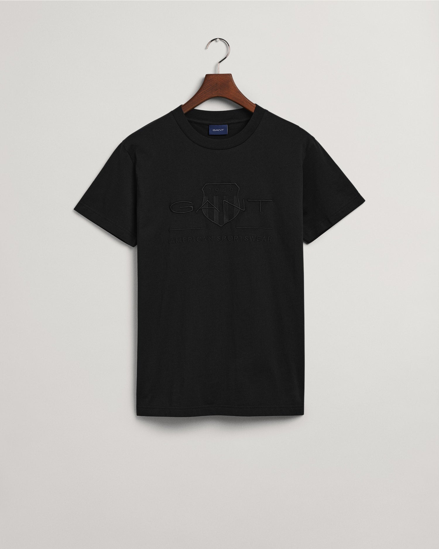 gant-miesten-t-paita-tonal-archive-shield-t-shirt-musta-1