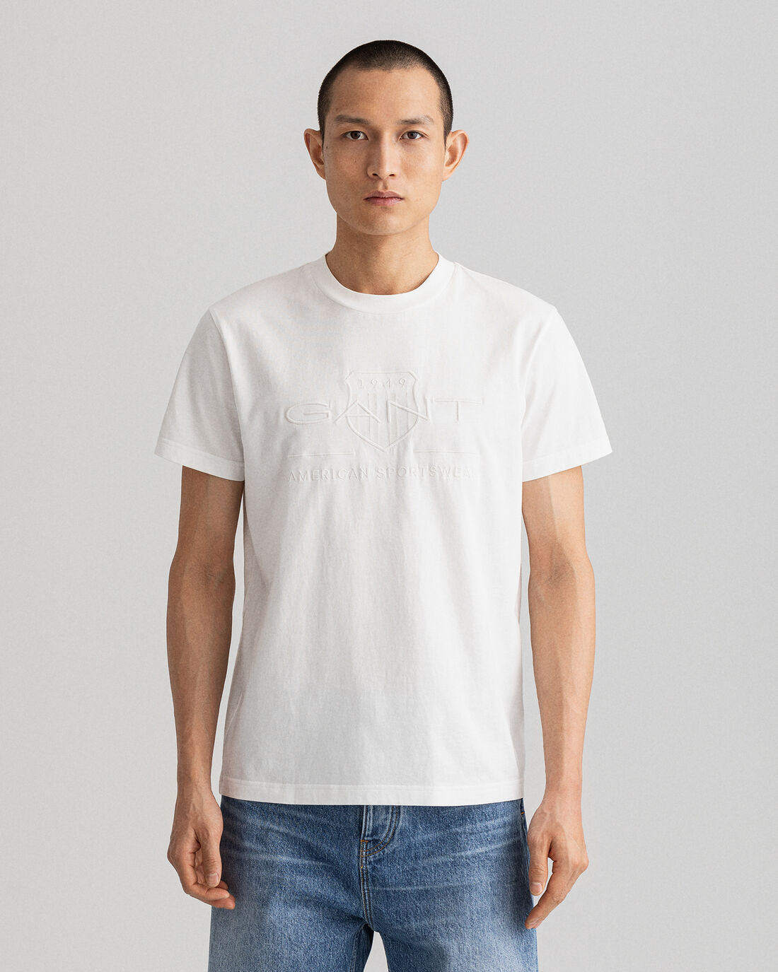 gant-miesten-t-paita-tonal-archive-shield-t-shirt-valkoinen-1