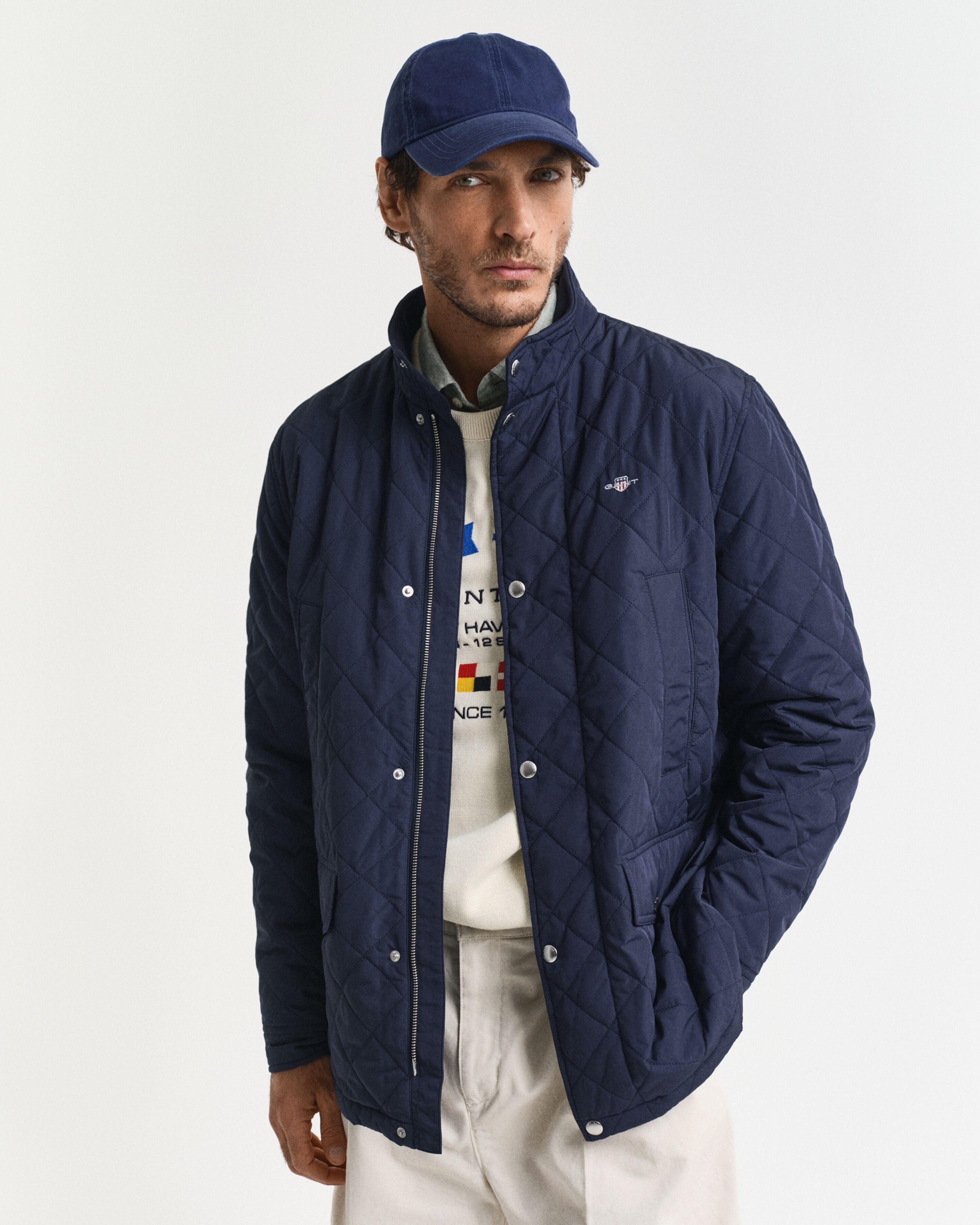 gant-miesten-tikkitakki-quilted-windcheater-mid-jacket-tummansininen-1